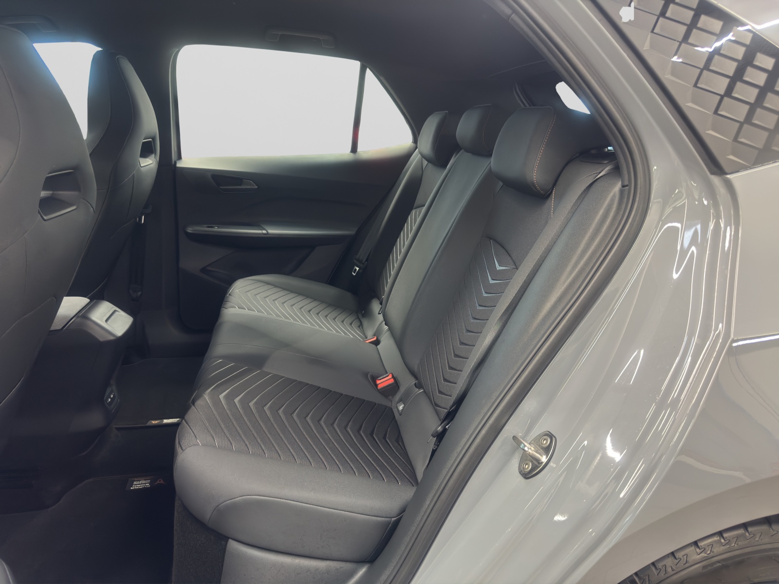 Born e-Boost electric 170 kW ACC Kamera Navi LED