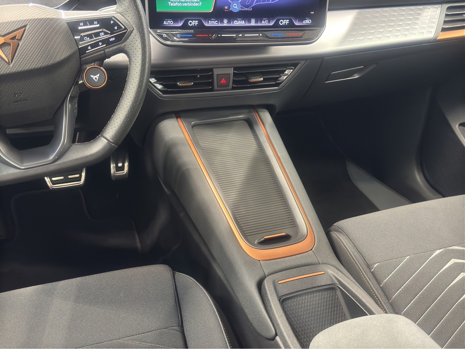 Born e-Boost electric 170 kW ACC Kamera Navi LED