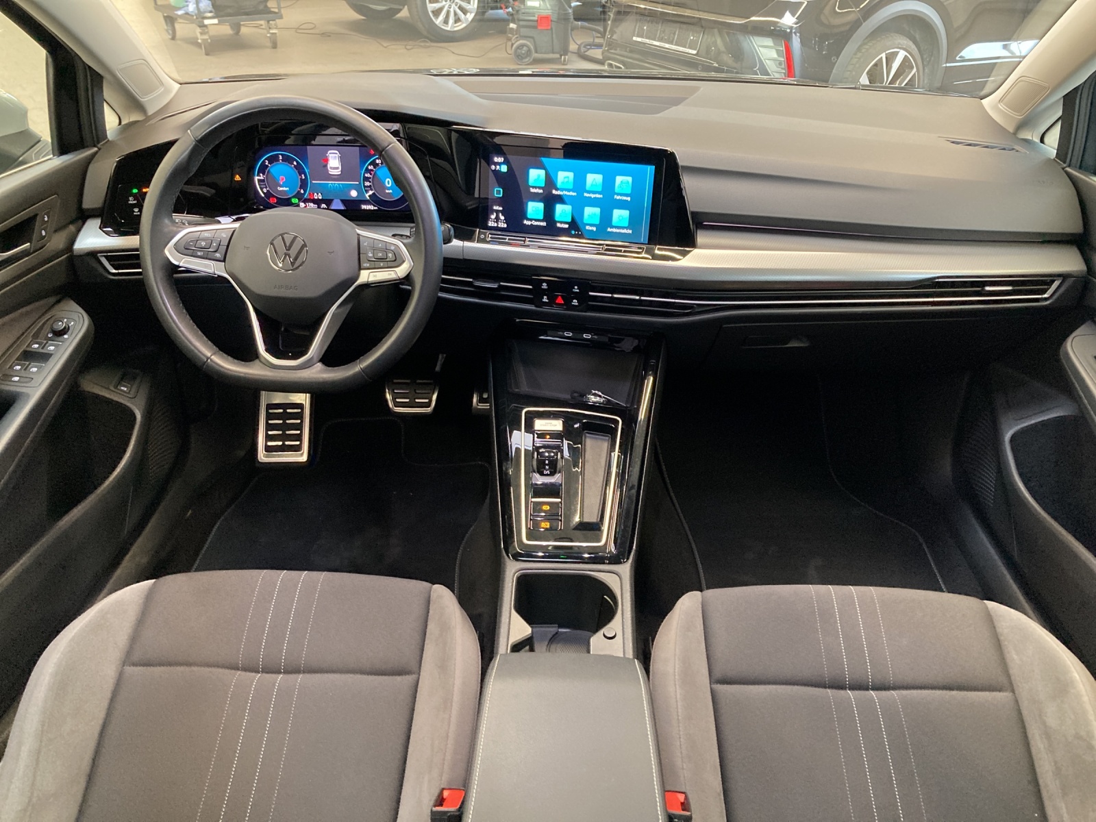 Golf 8 Variant TDI DSG 4M Alltrack IQ-Light Panodach Standh.AHK