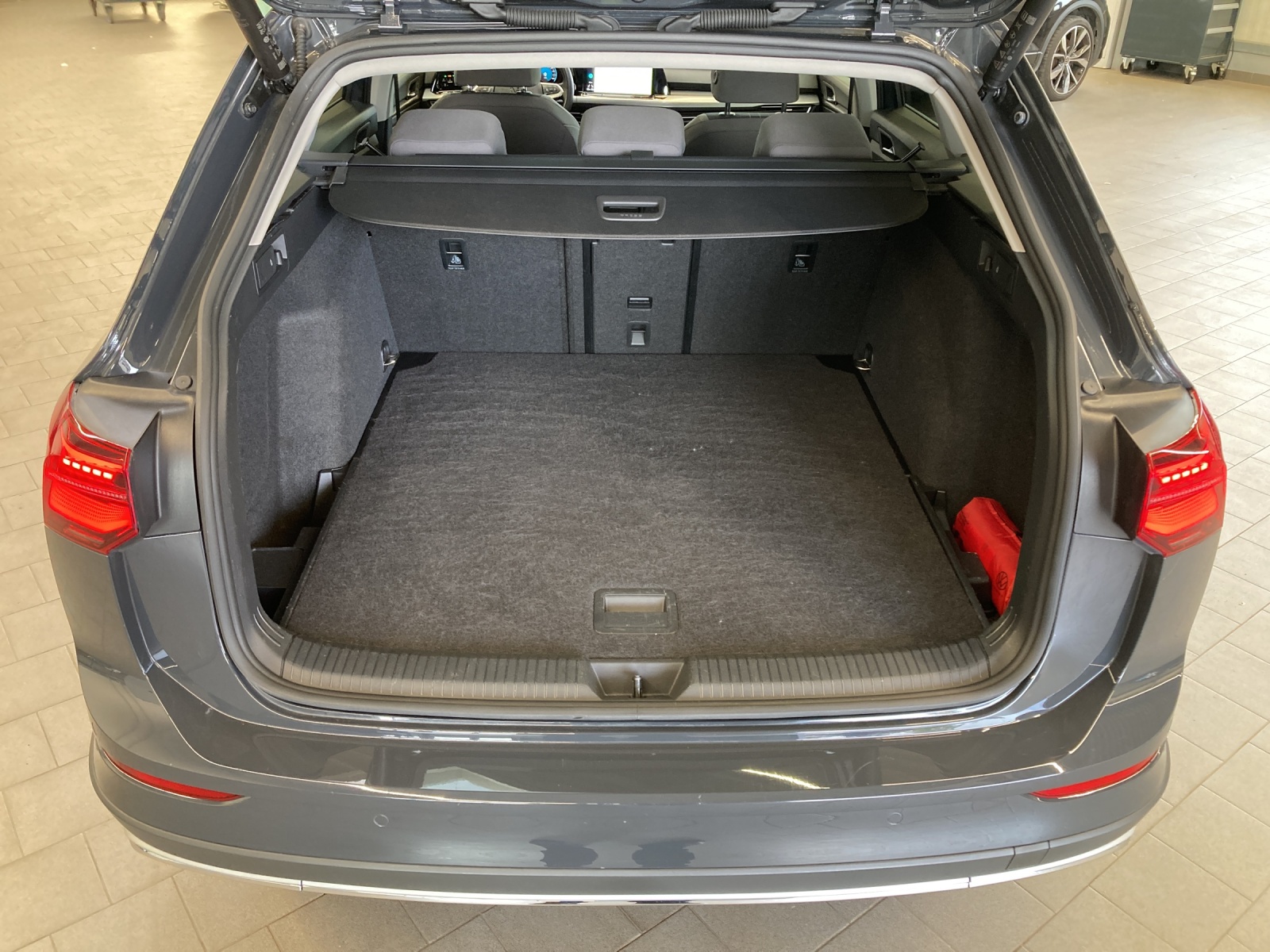 Golf 8 Variant TDI DSG 4M Alltrack IQ-Light Panodach Standh.AHK