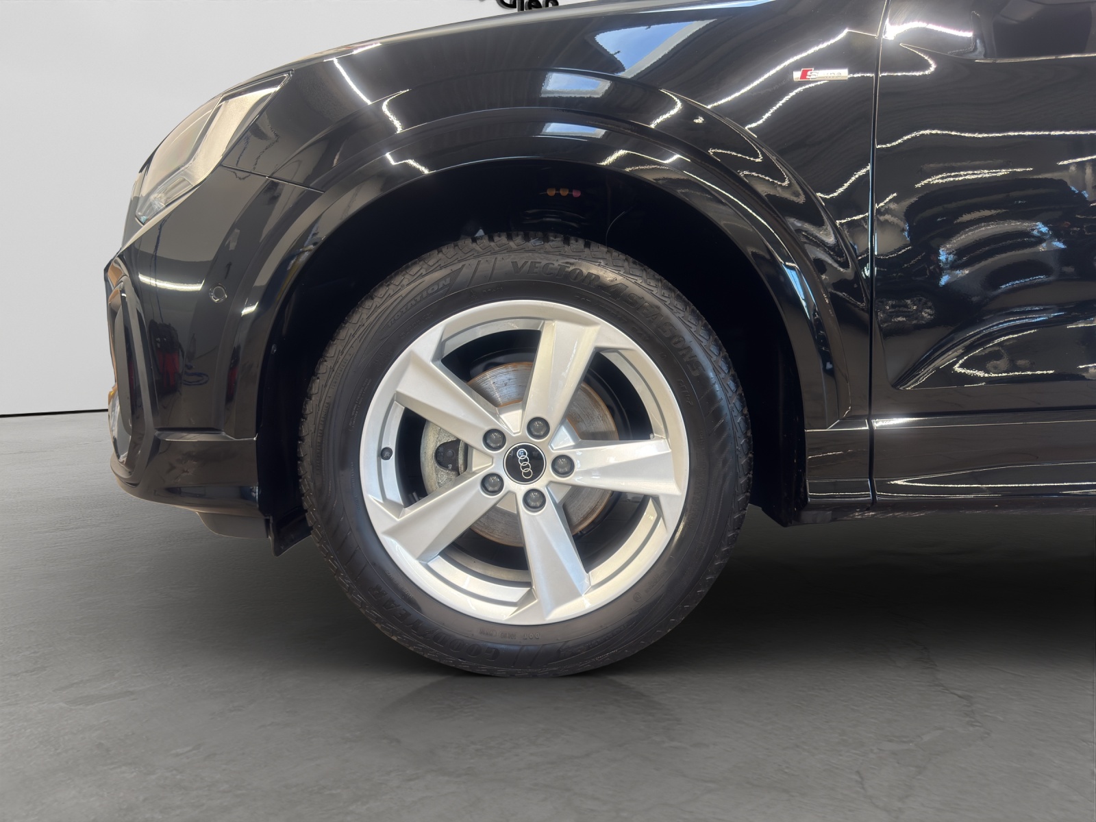 Q2 30 TFSI S line Black Kamera LED Navi