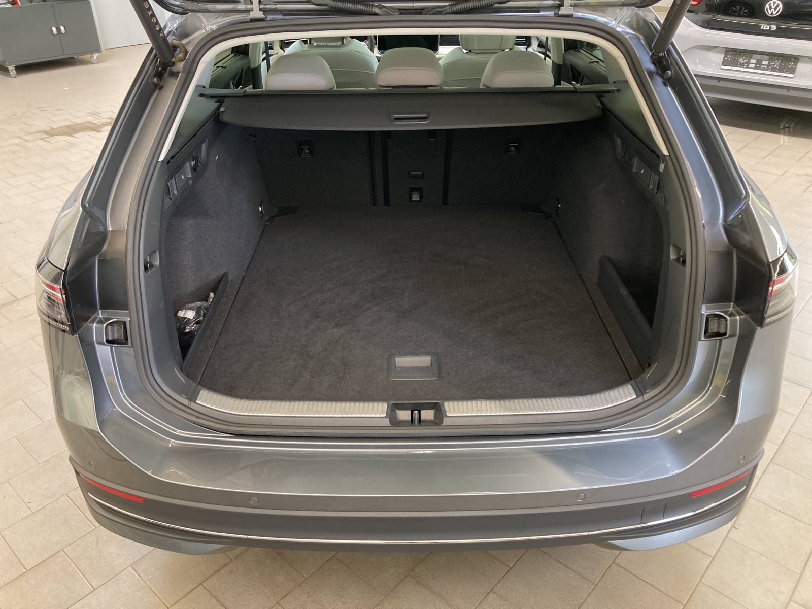 Passat Variant eTSI DSG Business HeadUp IQ-Light Panodach Ergositz