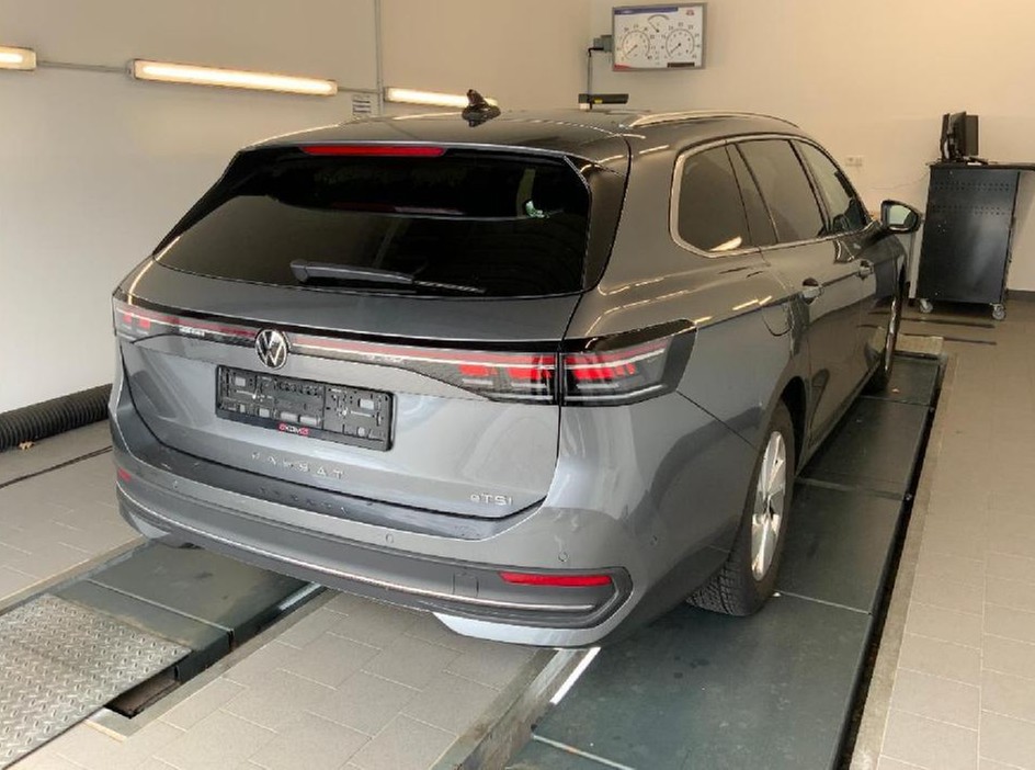 Passat Variant eTSI DSG Business HeadUp IQ-Light Panodach Ergositz