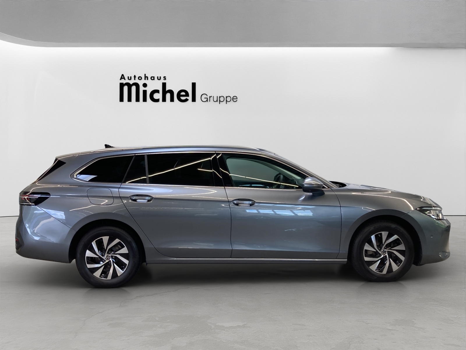 Passat Variant eTSI DSG Business HeadUp IQ-Light Panodach Ergositz