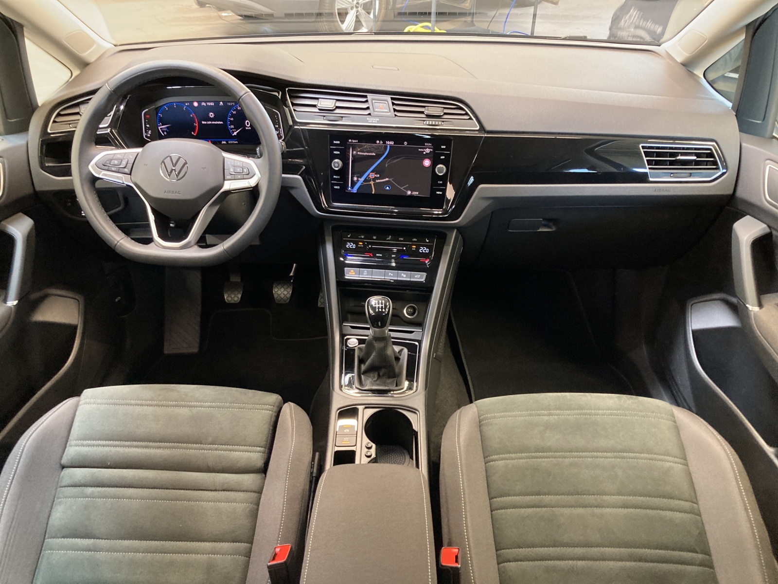 Touran TSI Highline LED Navi AHK TravelAssist Kamera