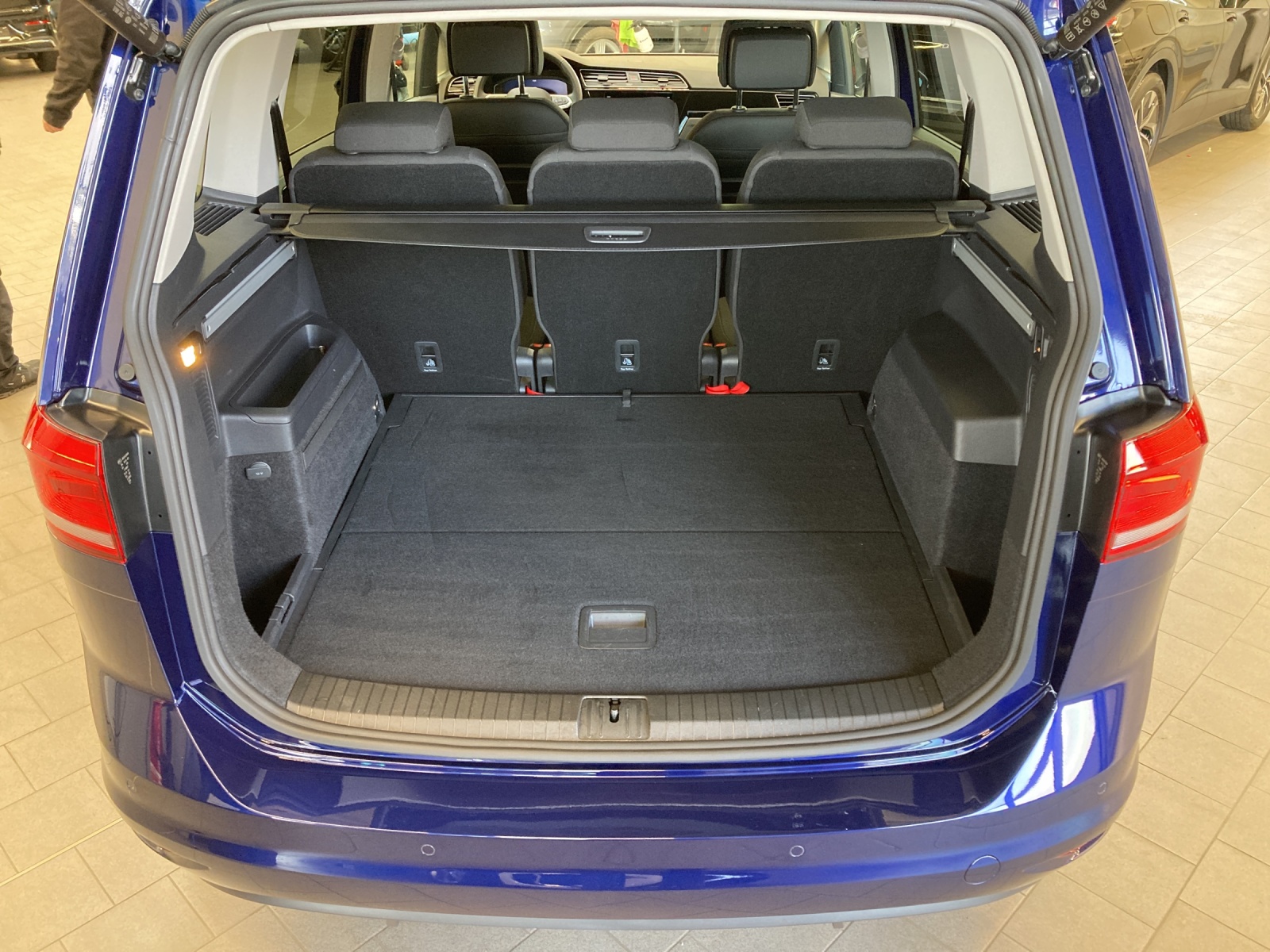 Touran TSI Highline LED Navi AHK TravelAssist Kamera