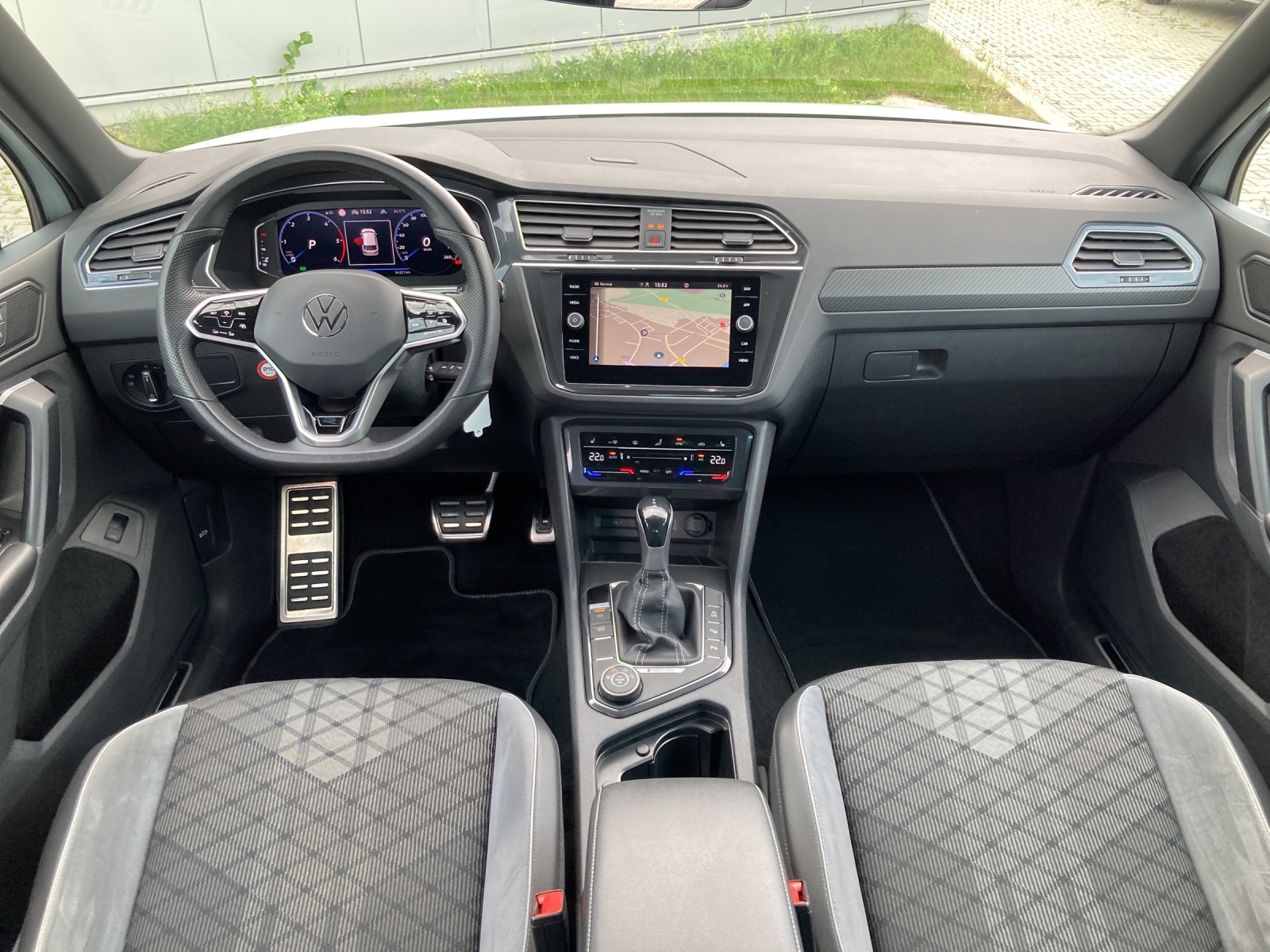 Tiguan 2.0 TDI DSG 4M R-Line LED-Matrix Navi AHK Alu-20Zoll