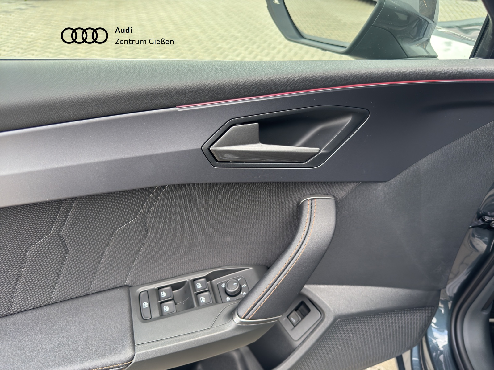 Leon Sportstourer 1.5 eTSI DSG Edge LED Einparkhilfe 
