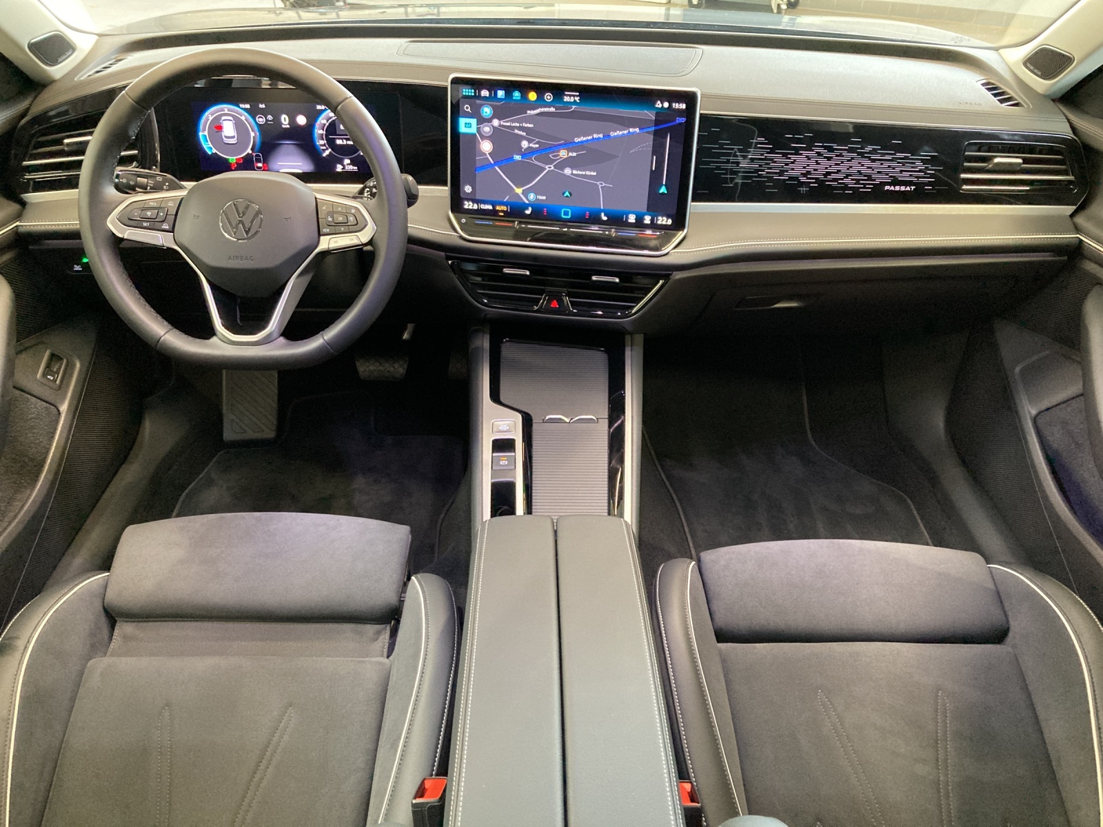 Passat Variant TDI DSG 4M Elegance IQ-Light AHK Kamera Harmann-Kardon