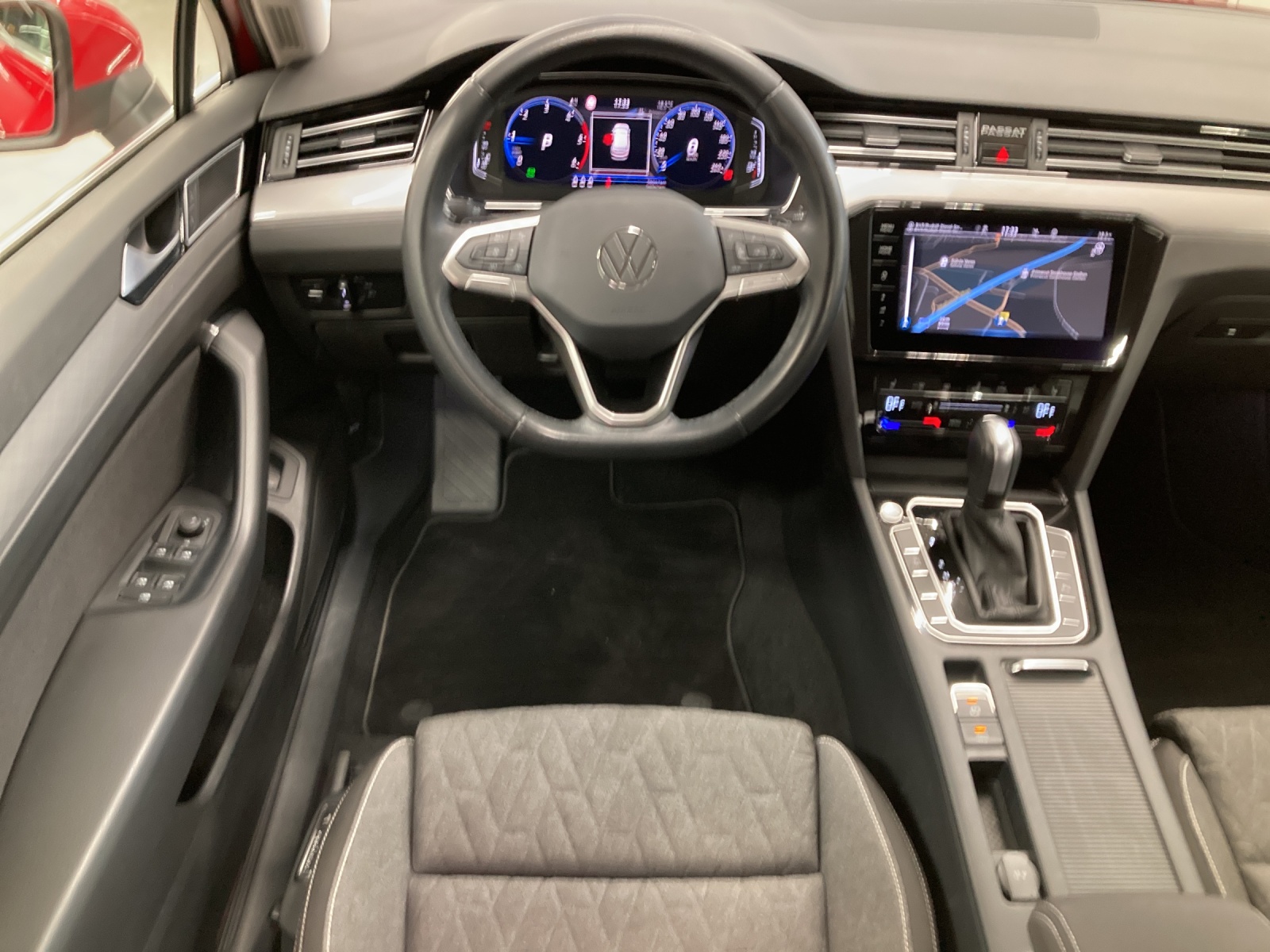 Passat Variant TDI DSG Business LED Navi TravelAssist Kamera