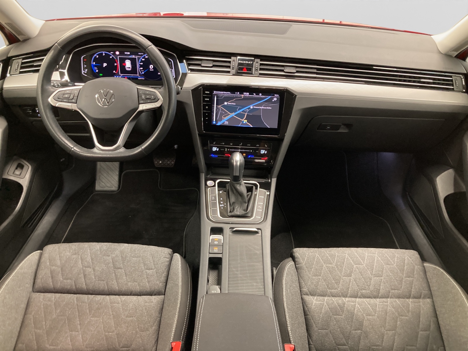 Passat Variant TDI DSG Business LED Navi TravelAssist Kamera