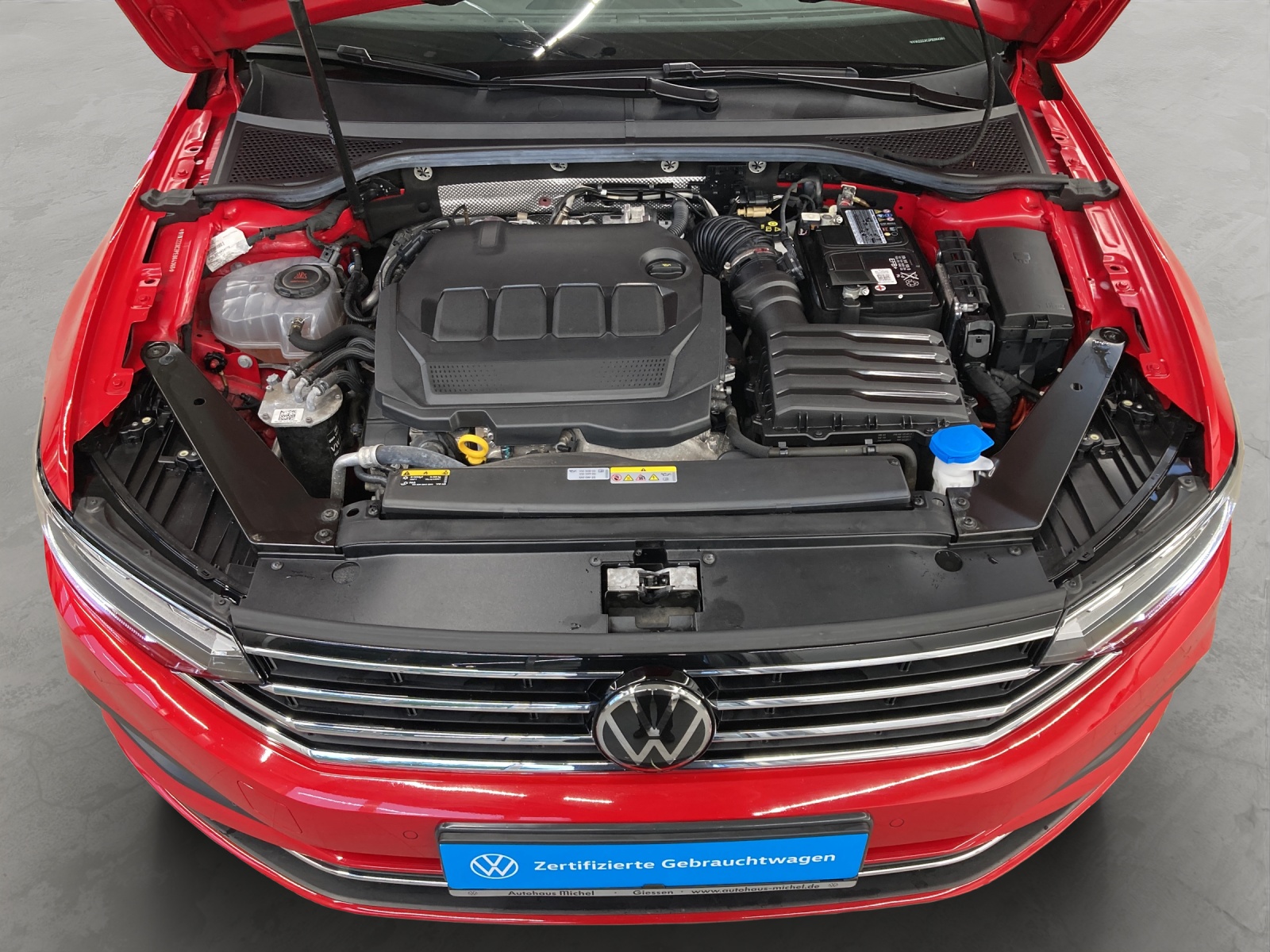 Passat Variant TDI DSG Business LED Navi TravelAssist Kamera