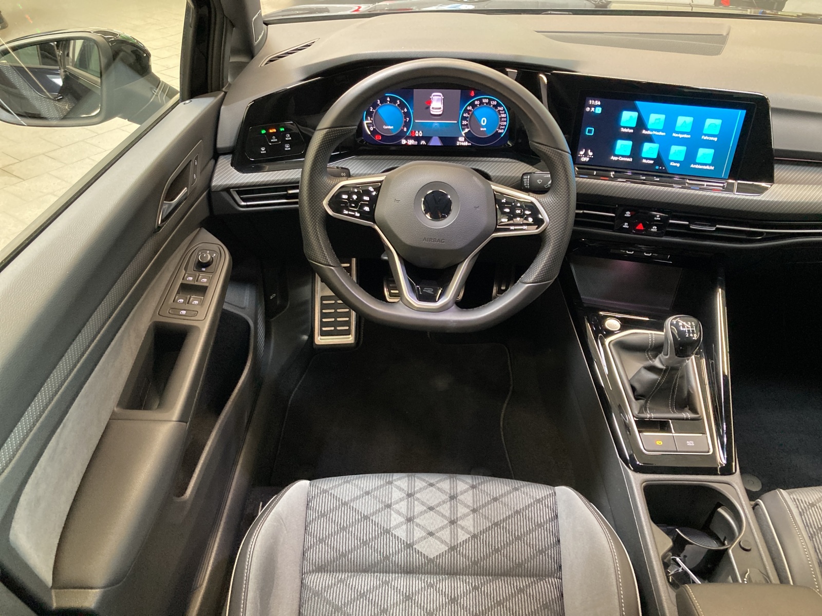 Golf 8 1.5 TSI R-Line LED TravelAssist Navi Harmann-Kardon