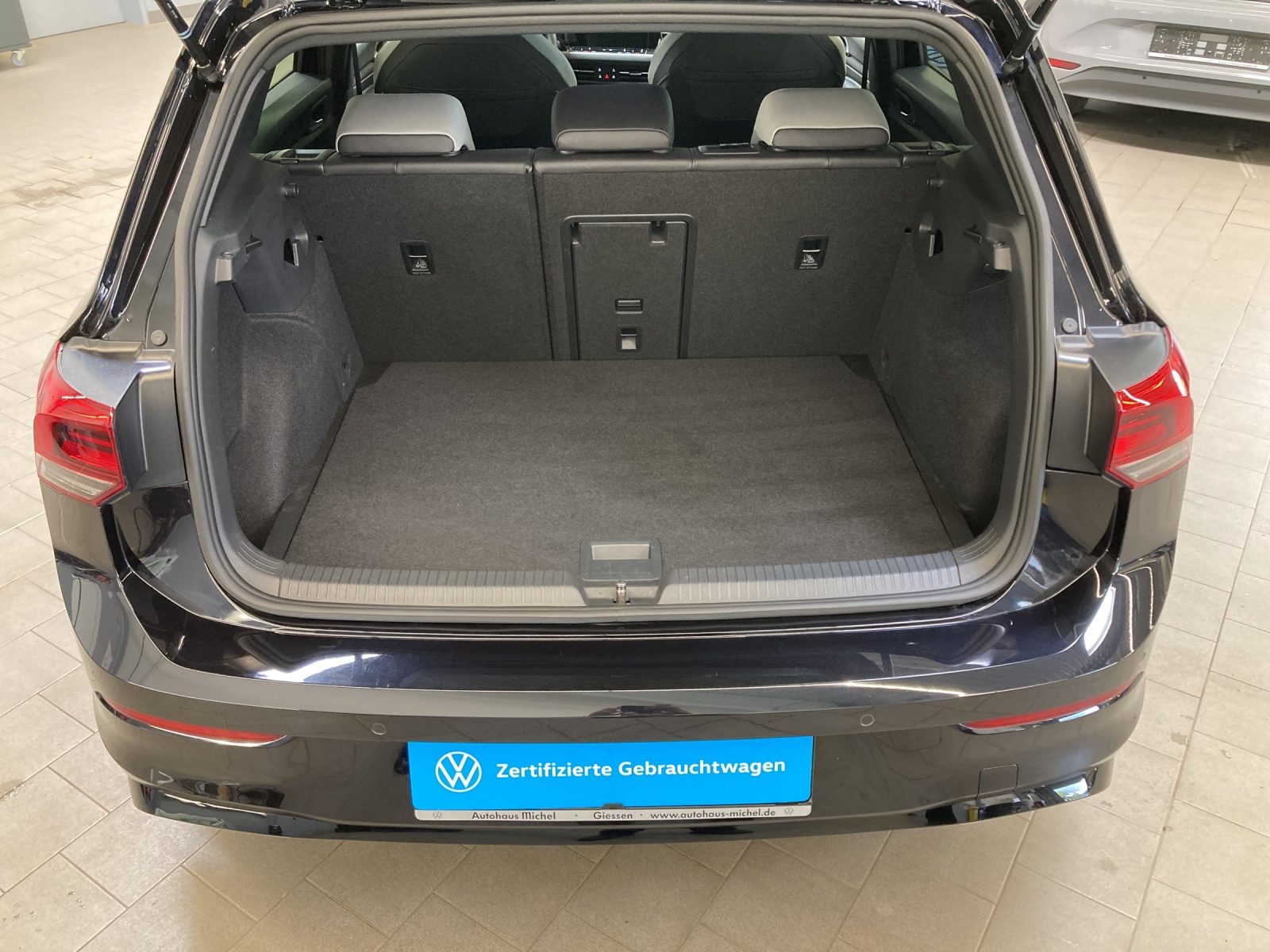 Golf 8 1.5 TSI R-Line LED TravelAssist Navi Harmann-Kardon
