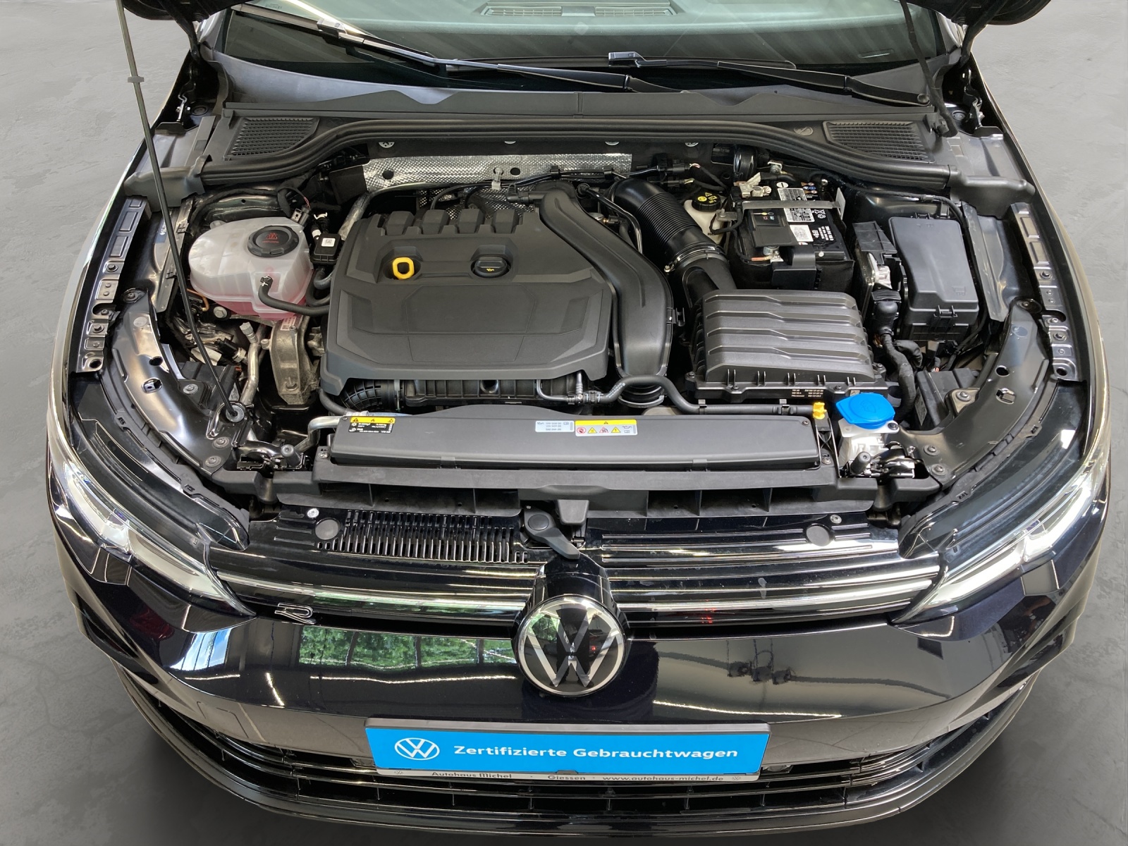 Golf 8 1.5 TSI R-Line LED TravelAssist Navi Harmann-Kardon