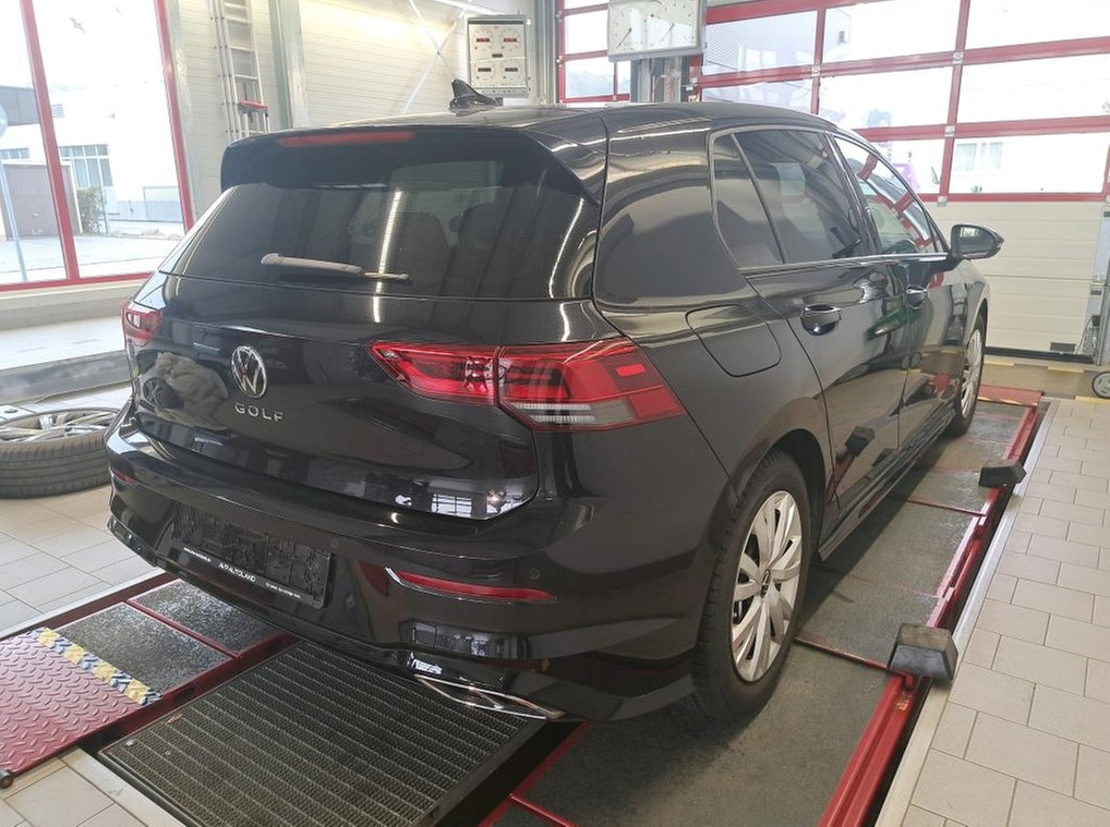 Golf 8 1.5 TSI R-Line LED TravelAssist Navi Harmann-Kardon
