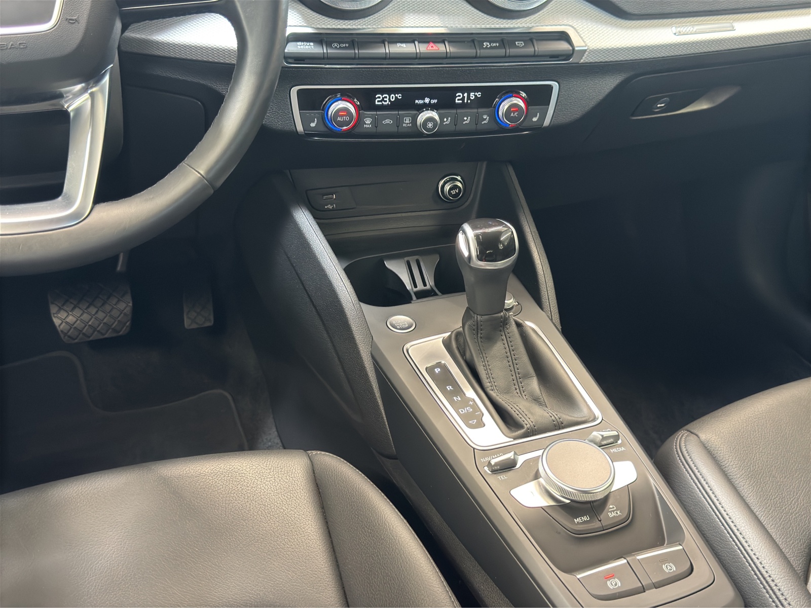Q2 35 TFSI S line Black LED Navi Assistenzpaket