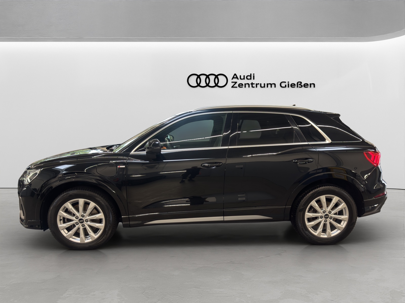 Q3 45 TFSI e S line AHK ACC LED Navi Kamera