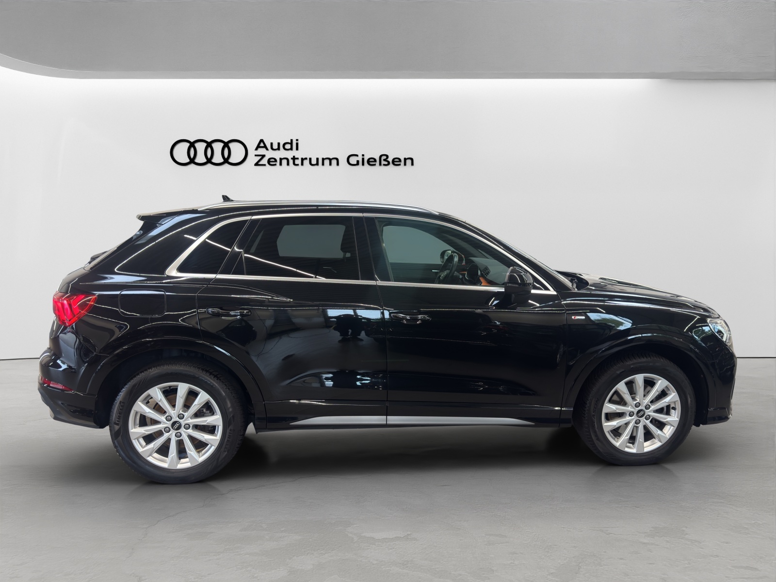 Q3 45 TFSI e S line AHK ACC LED Navi Kamera