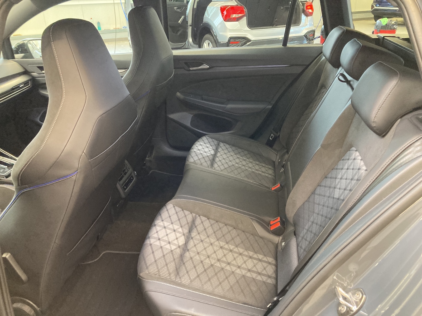 Golf 8 Variant TDI DSG R-Line 