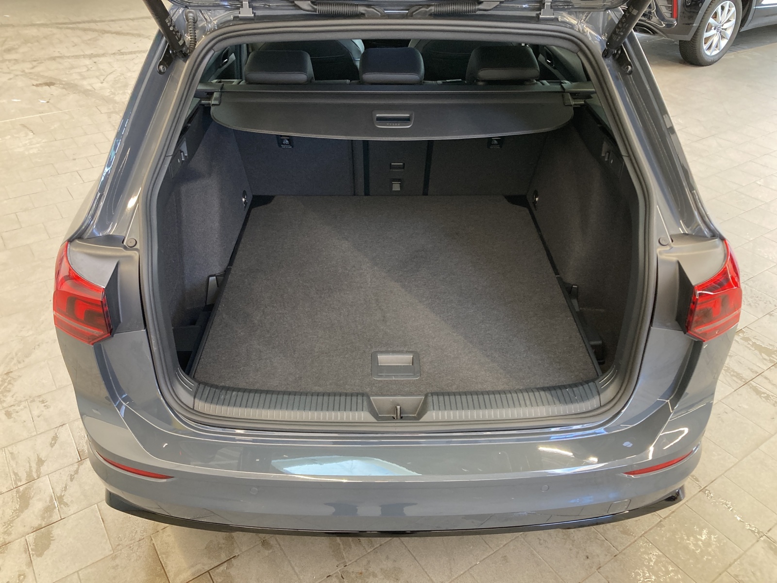 Golf 8 Variant TDI DSG R-Line 