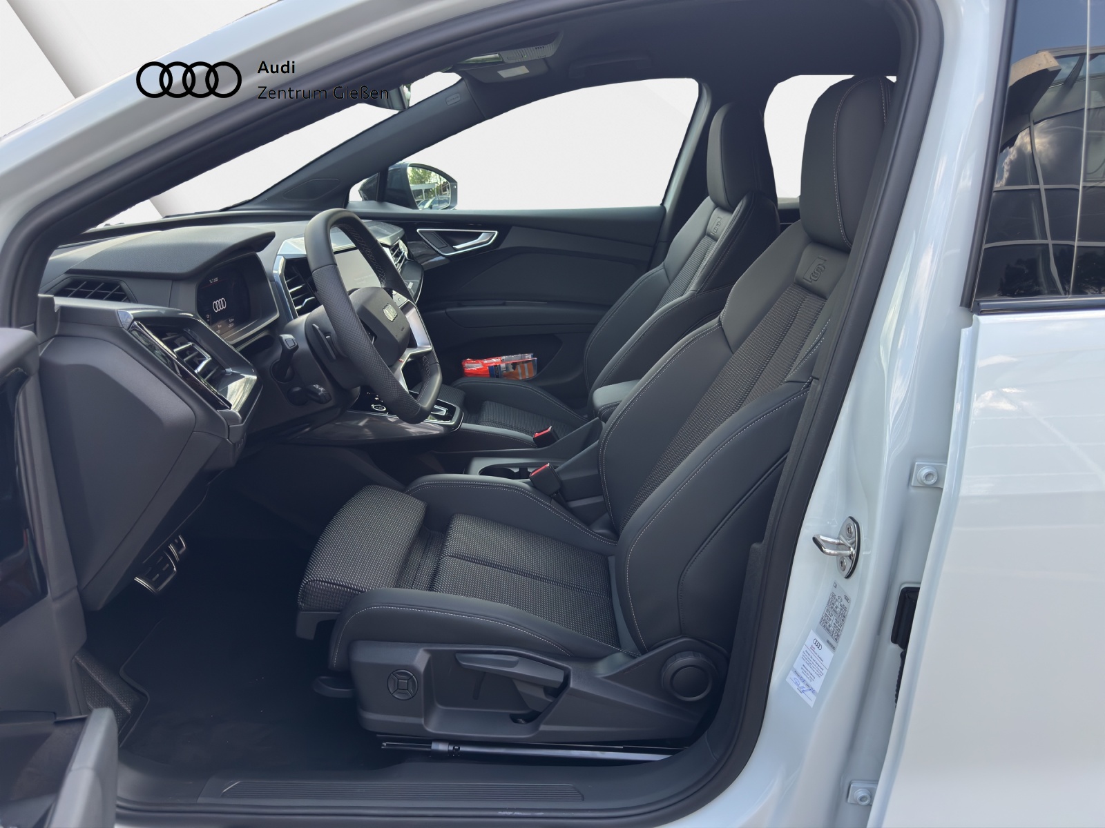 Q4 e-tron 40 S line Black AHK Matrix-LED Navi