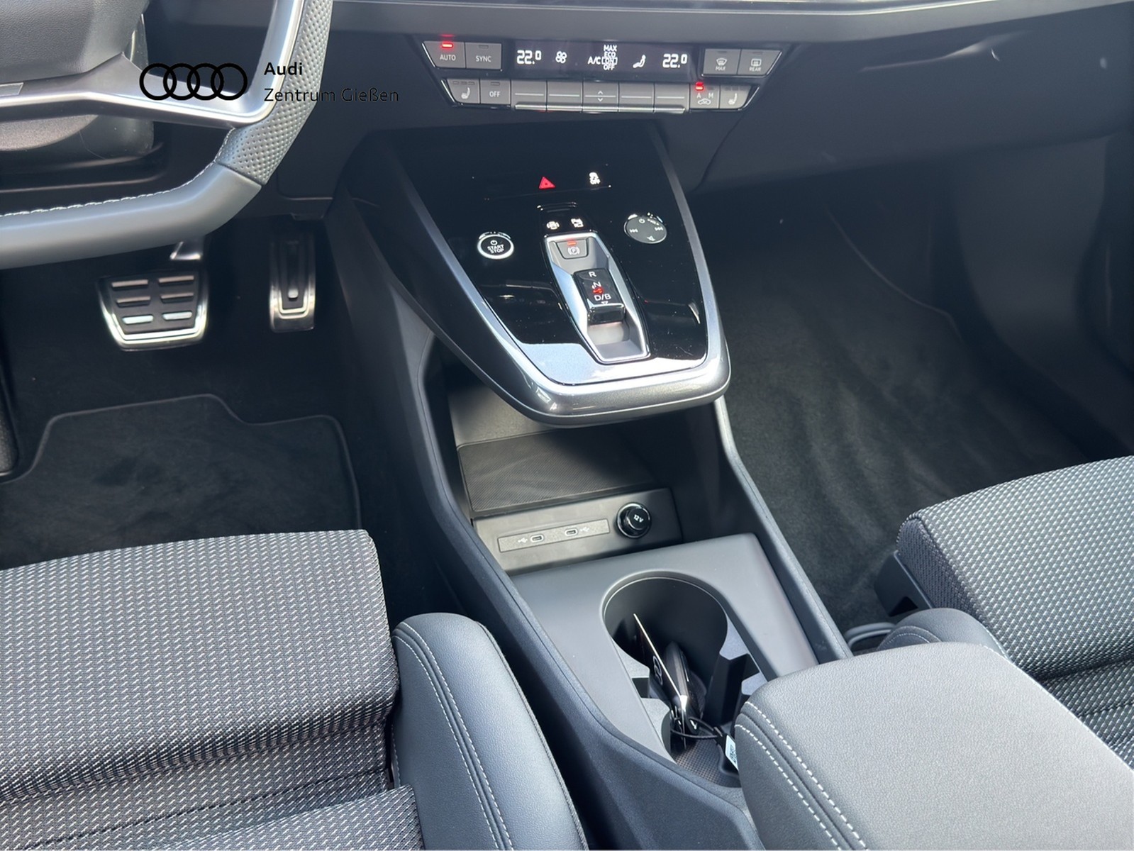 Q4 e-tron 40 S line Black AHK Matrix-LED Navi