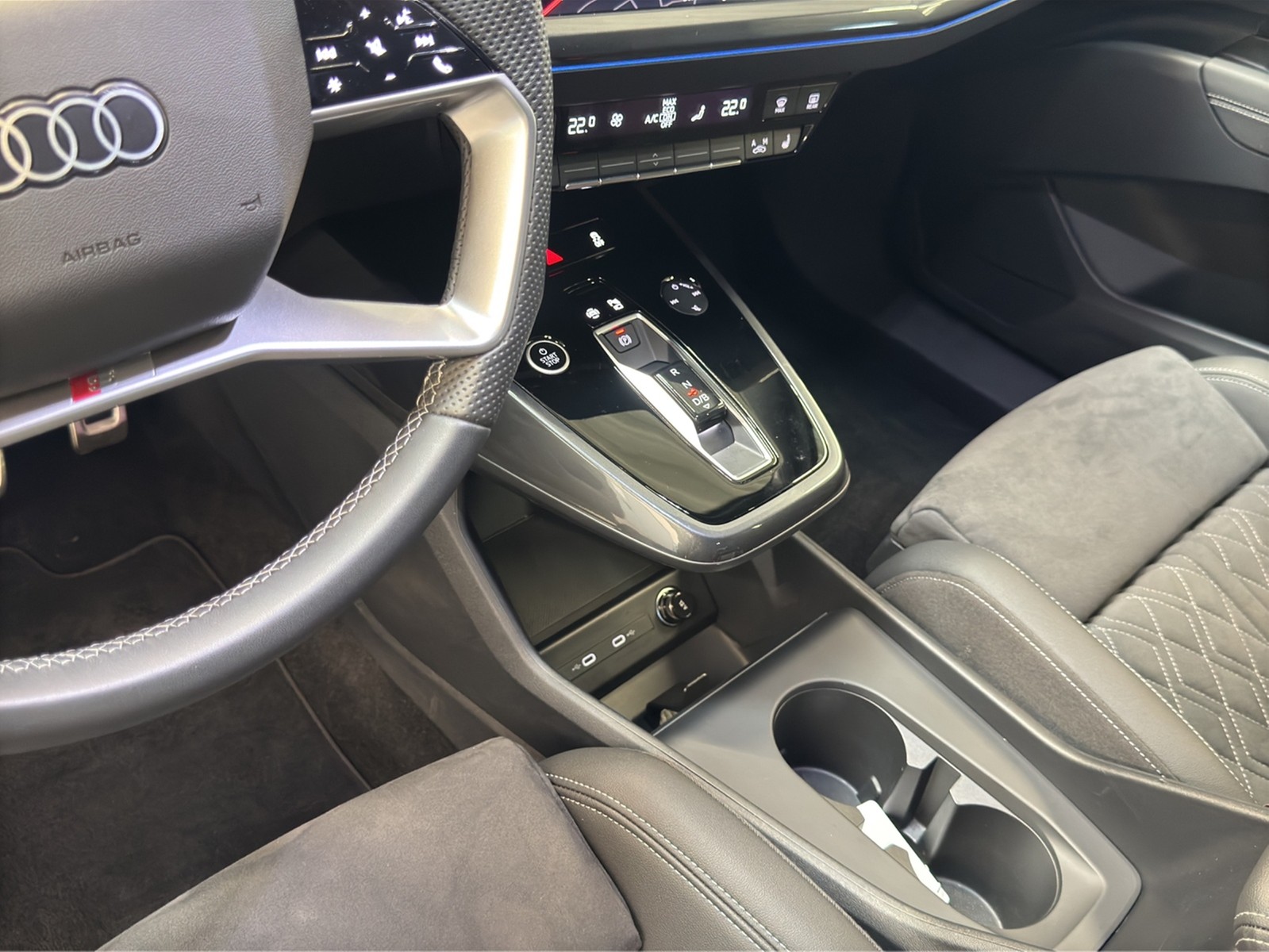 Q4 e-tron Sportback 45 S line Black Matrix-LED Kamera Navi