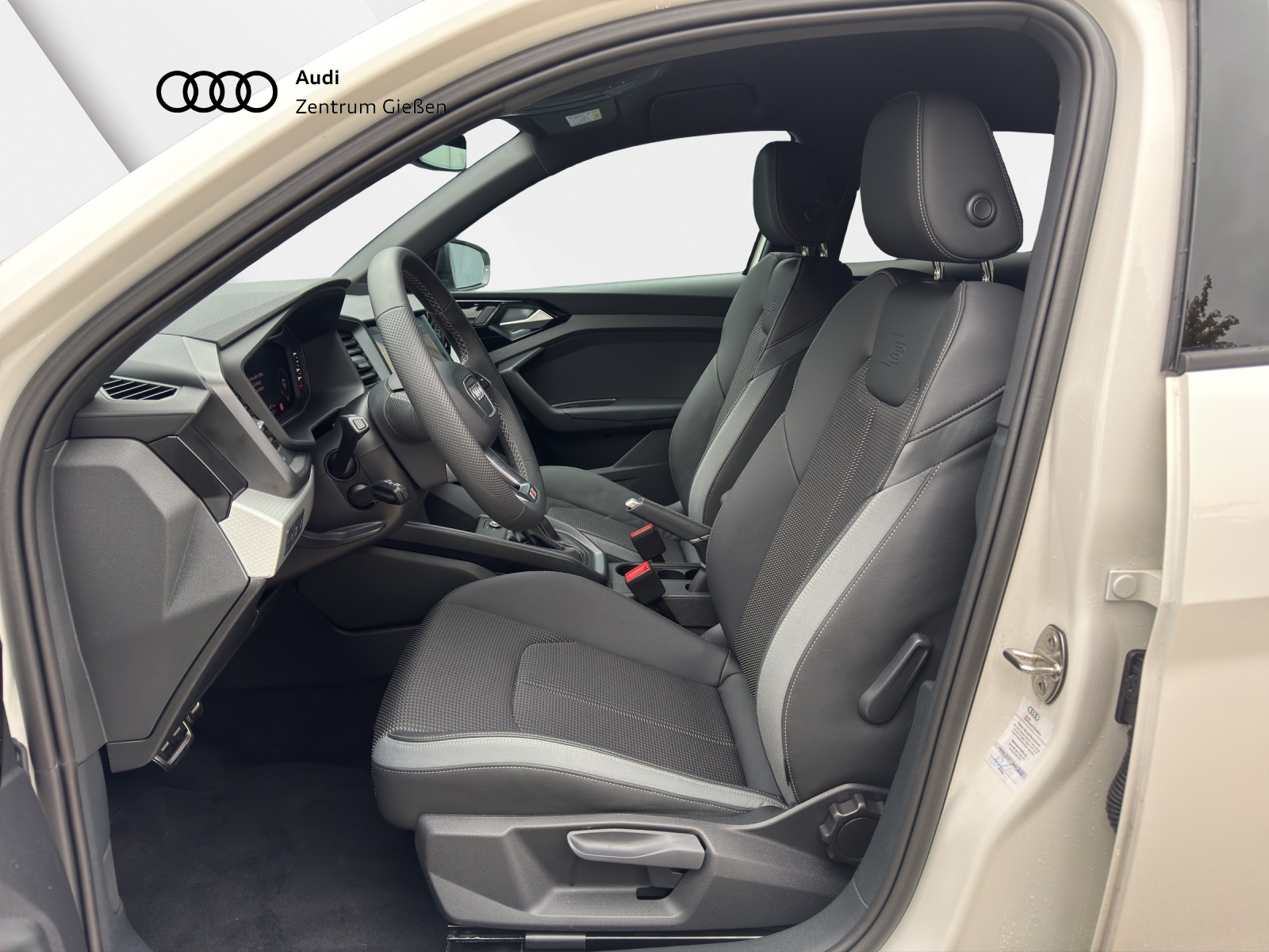 A1 Sportback 25 TFSI S-tronic advanced S line black Assistenzpaket