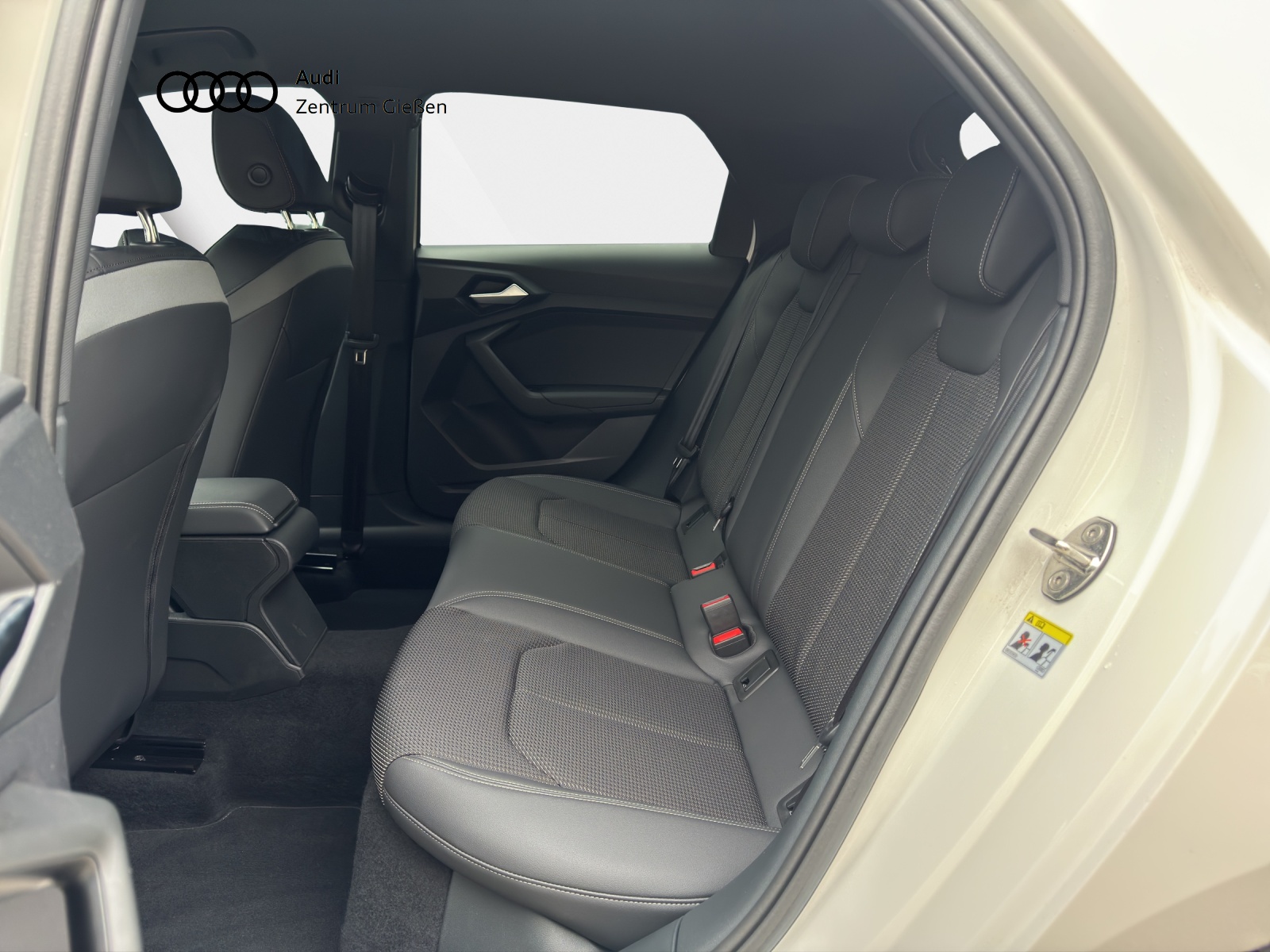 A1 Sportback 25 TFSI S-tronic advanced S line black Assistenzpaket