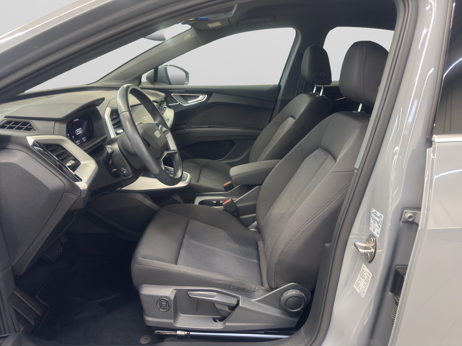 Q4 e-tron Sportback 35 basis Kamera Navi LED