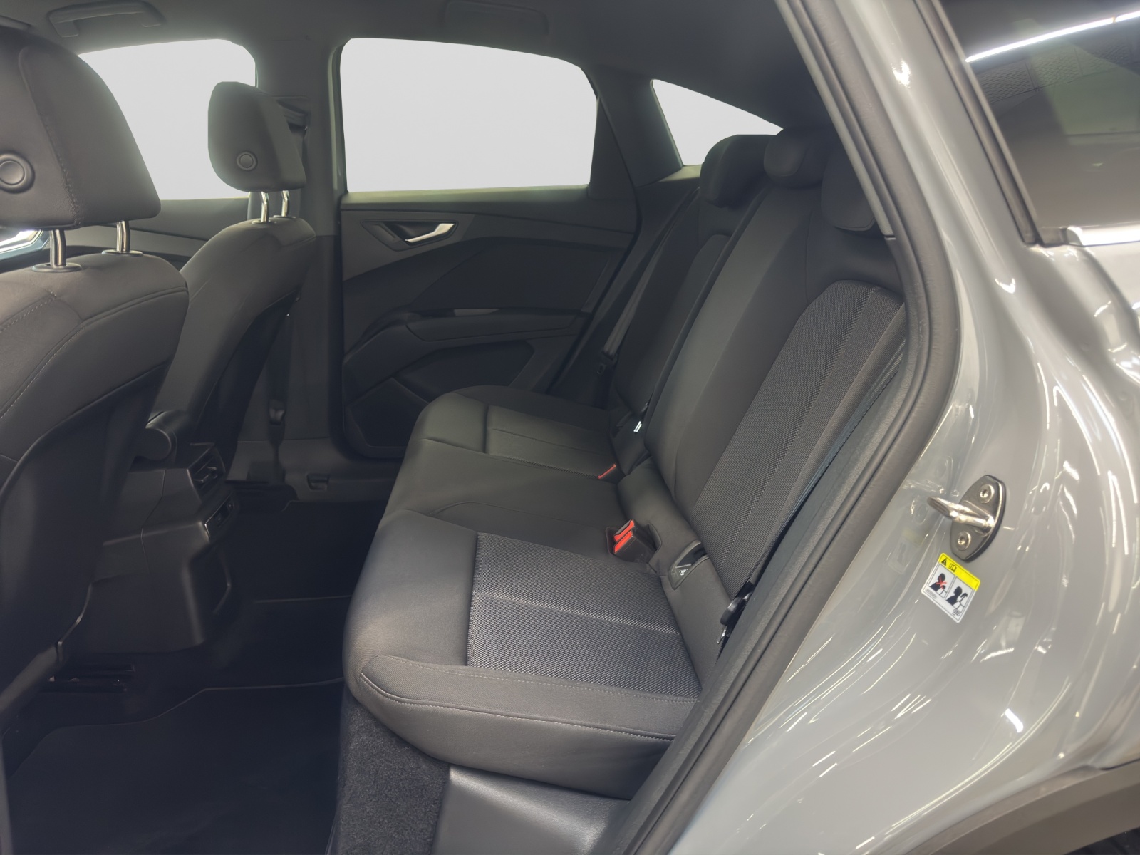 Q4 e-tron Sportback 35 basis Kamera Navi LED