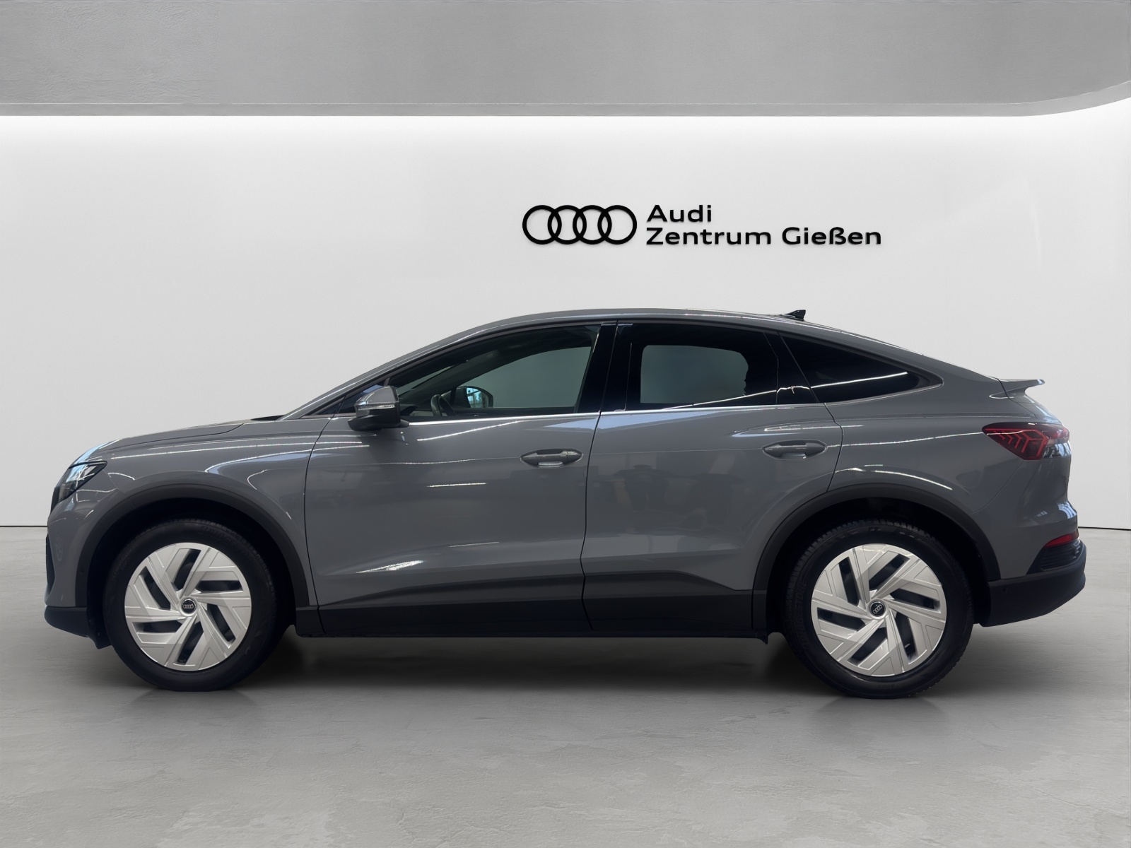 Q4 e-tron Sportback 35 basis Kamera Navi LED