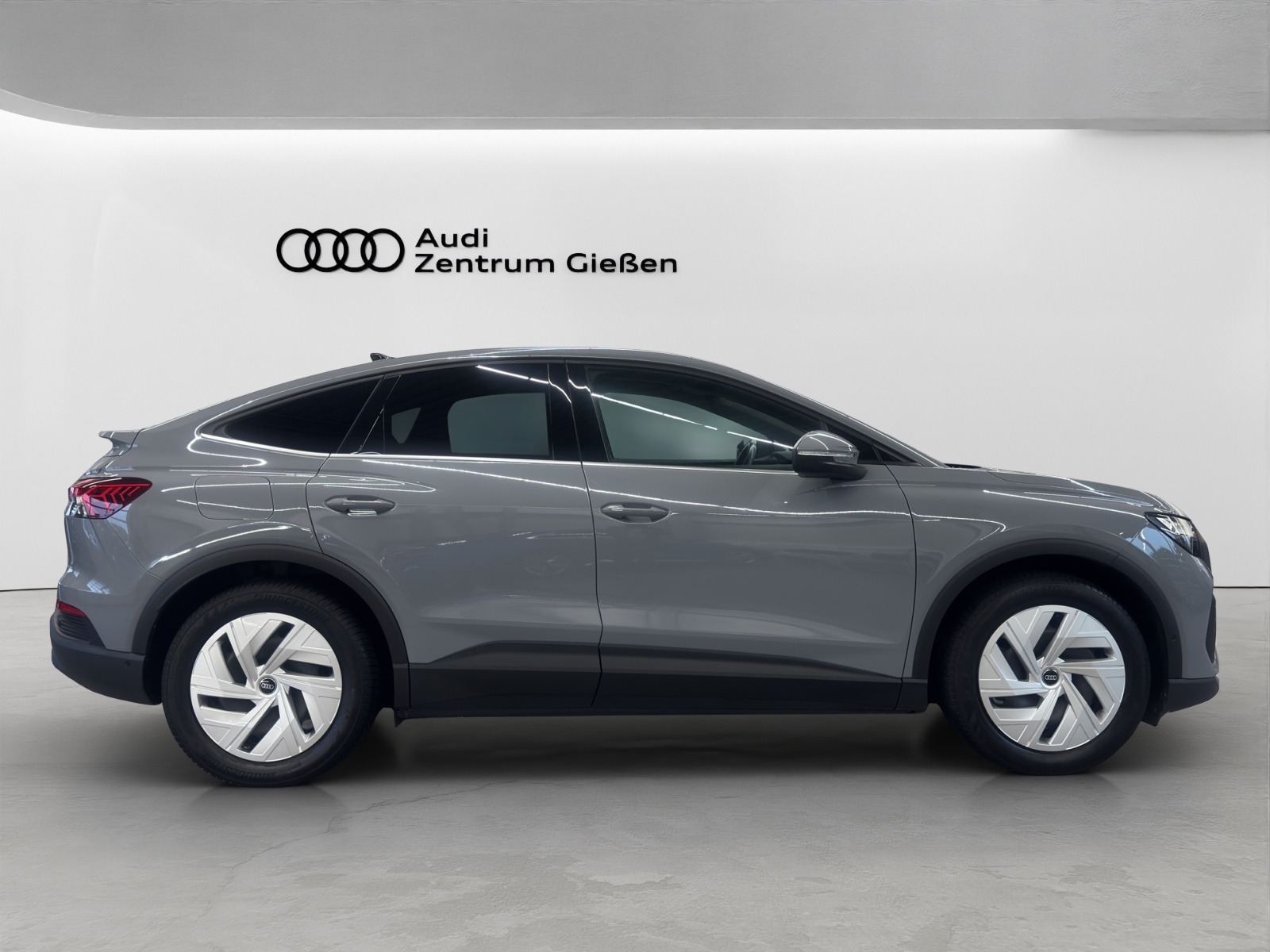 Q4 e-tron Sportback 35 basis Kamera Navi LED