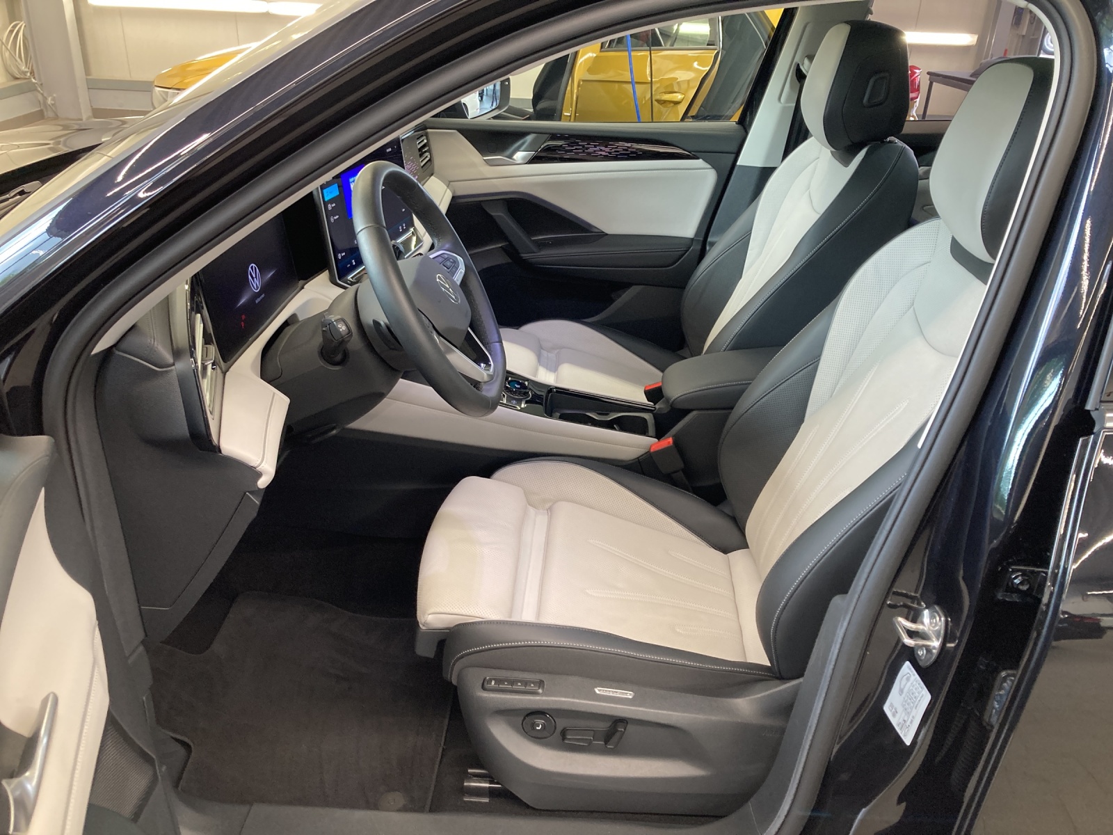 Tiguan 2.0 TDI DSG Elegance IQ-Light Standheizung Panodach AHK