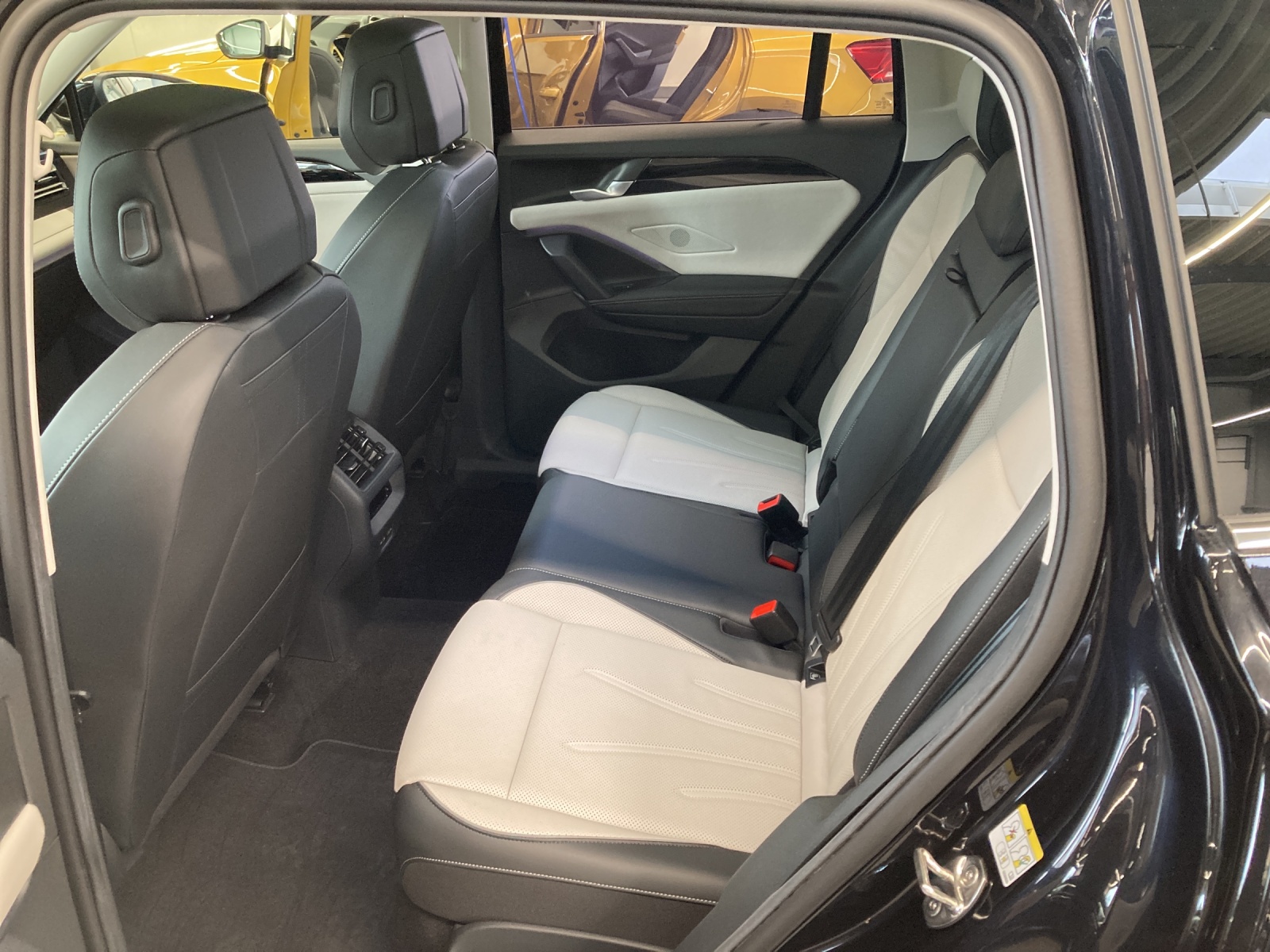 Tiguan 2.0 TDI DSG Elegance IQ-Light Standheizung Panodach AHK
