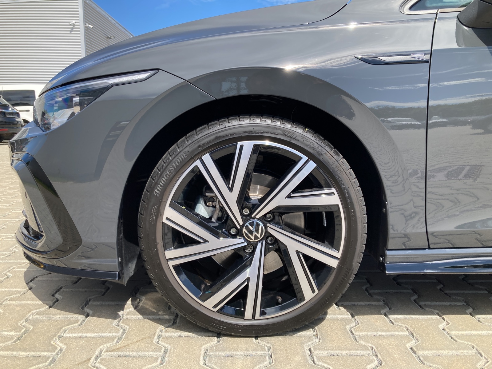Golf VIII Variant 2.0 TSI DSG R-Line IQ-Light Navi Panodach AHK