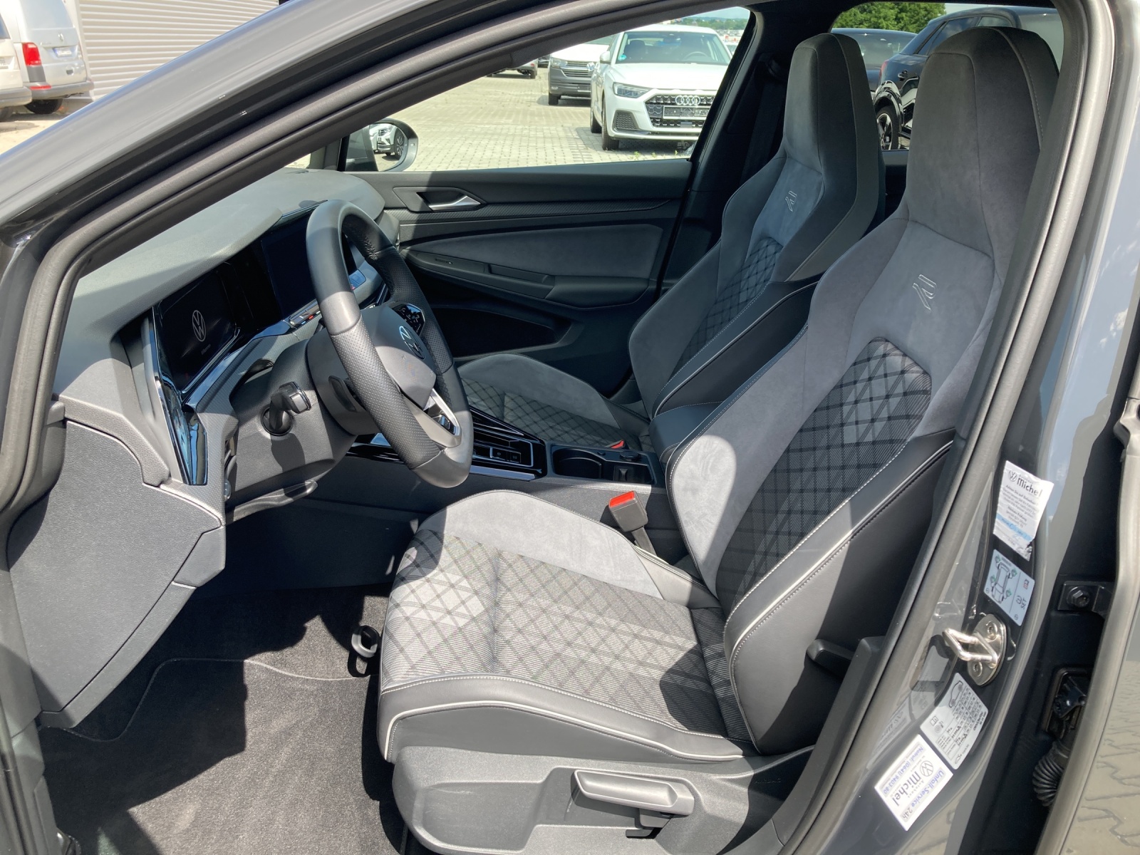 Golf VIII Variant 2.0 TSI DSG R-Line IQ-Light Navi Panodach AHK