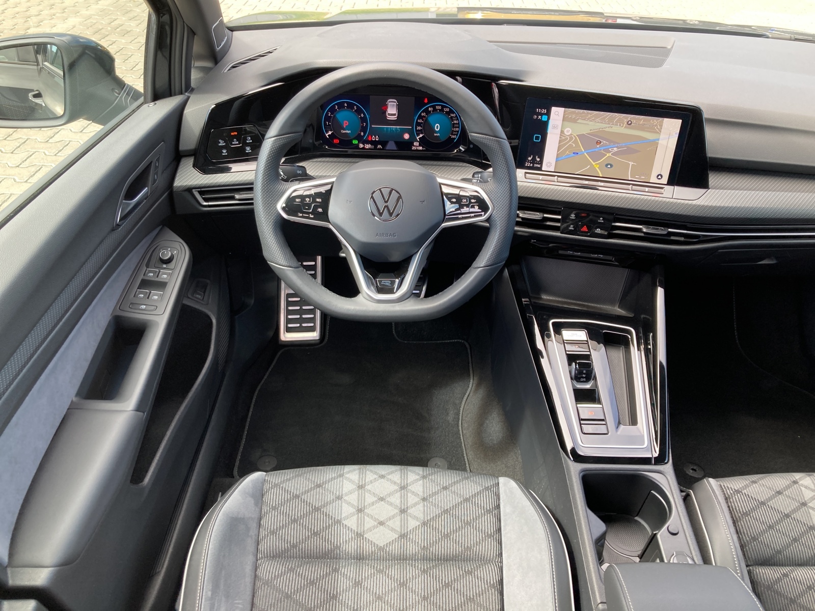 Golf VIII Variant 2.0 TSI DSG R-Line IQ-Light Navi Panodach AHK