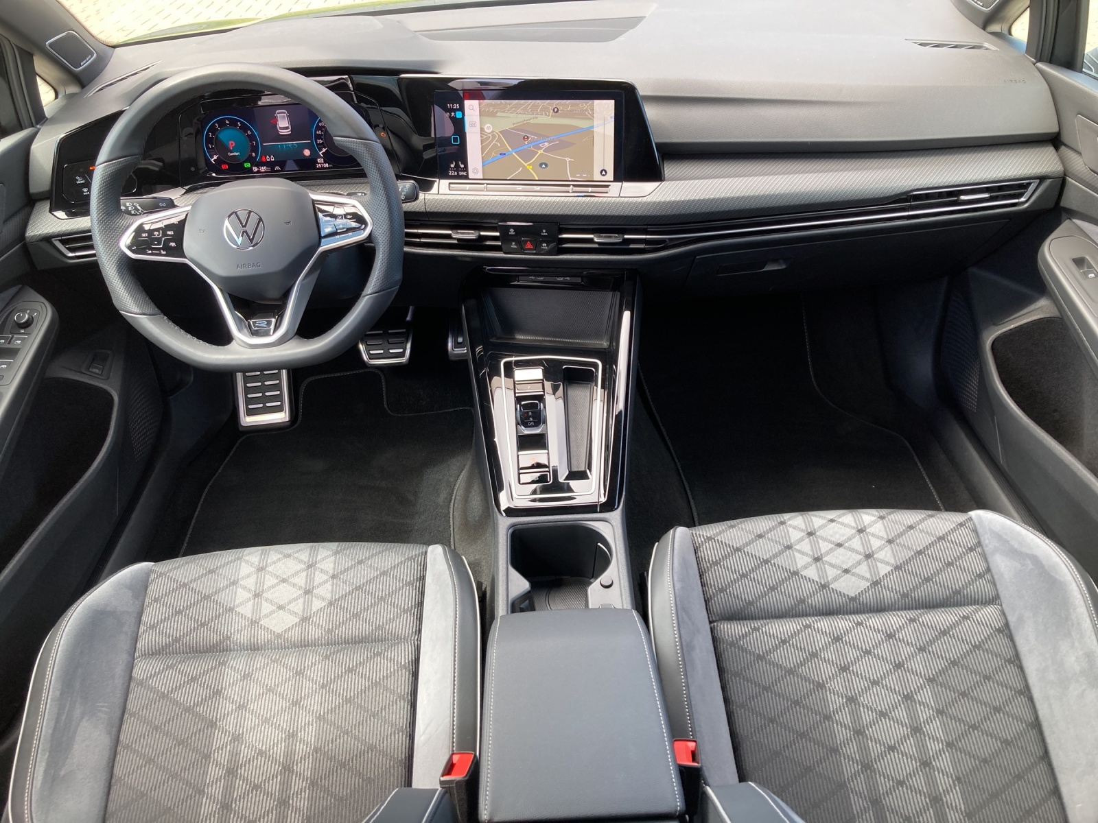 Golf VIII Variant 2.0 TSI DSG R-Line IQ-Light Navi Panodach AHK