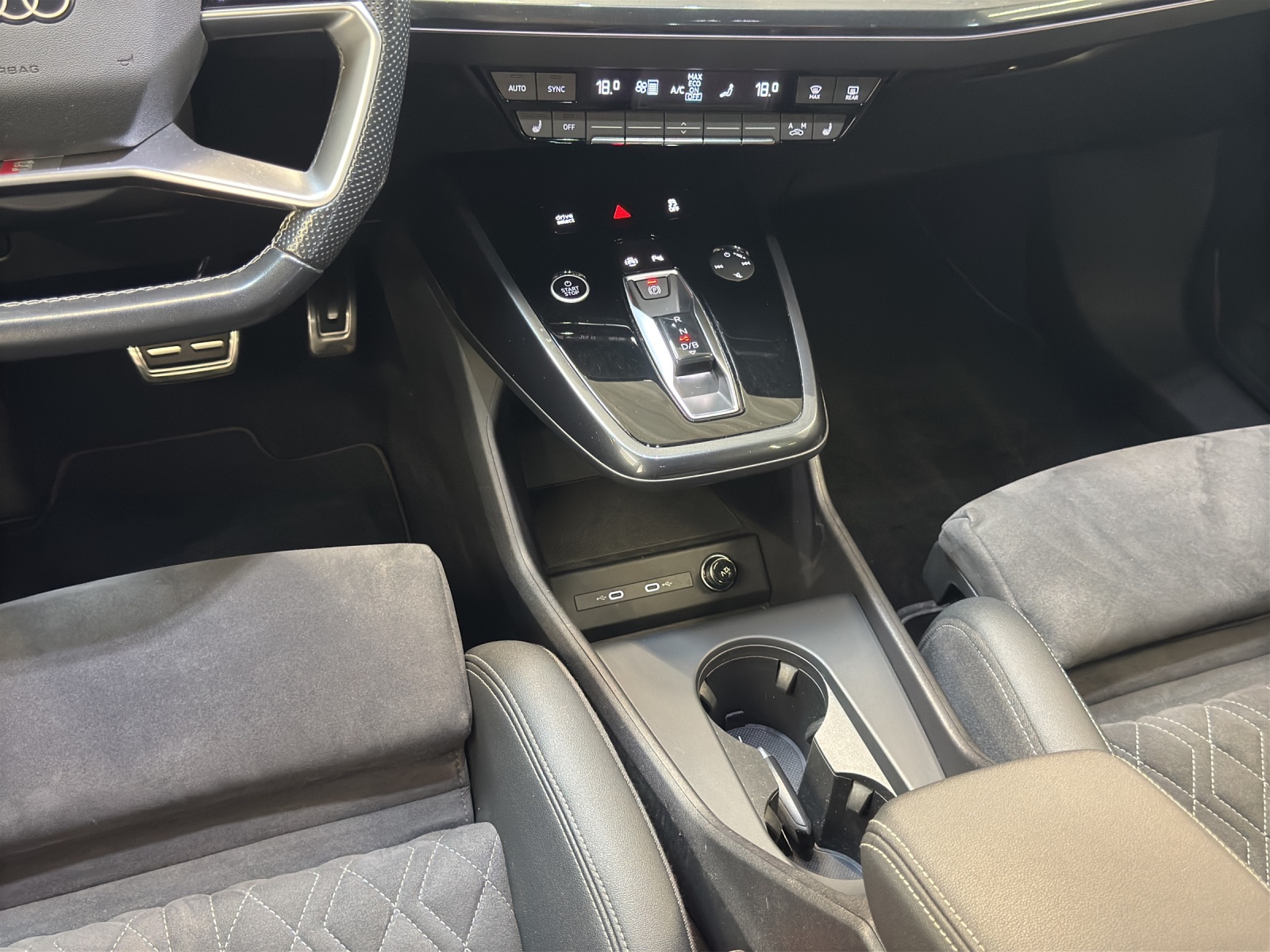 Q4 e-tron 45 quattro S line Black AHK Matrix-LED Navi
