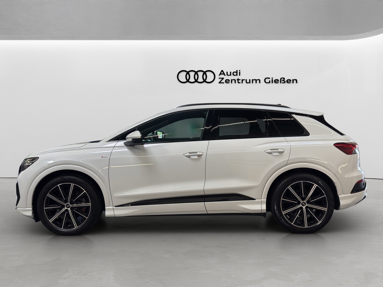 Q4 e-tron 45 quattro S line Black AHK Matrix-LED Navi