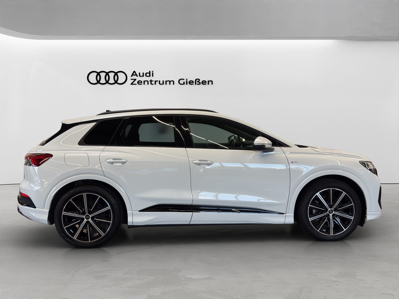 Q4 e-tron 45 quattro S line Black AHK Matrix-LED Navi