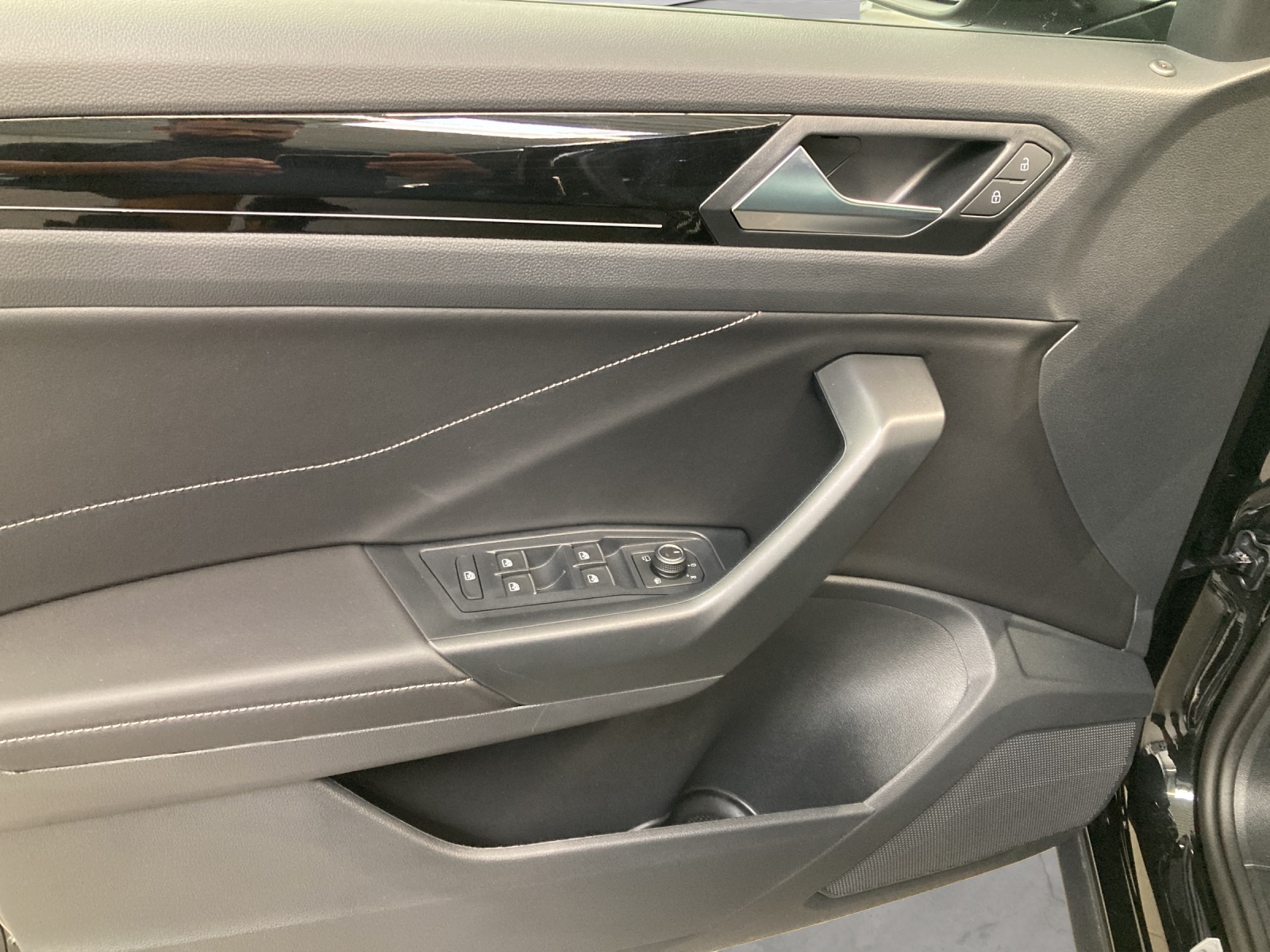 T-Roc TSI DSG R-Line LED-Plus ACC Navi AHK Kamera