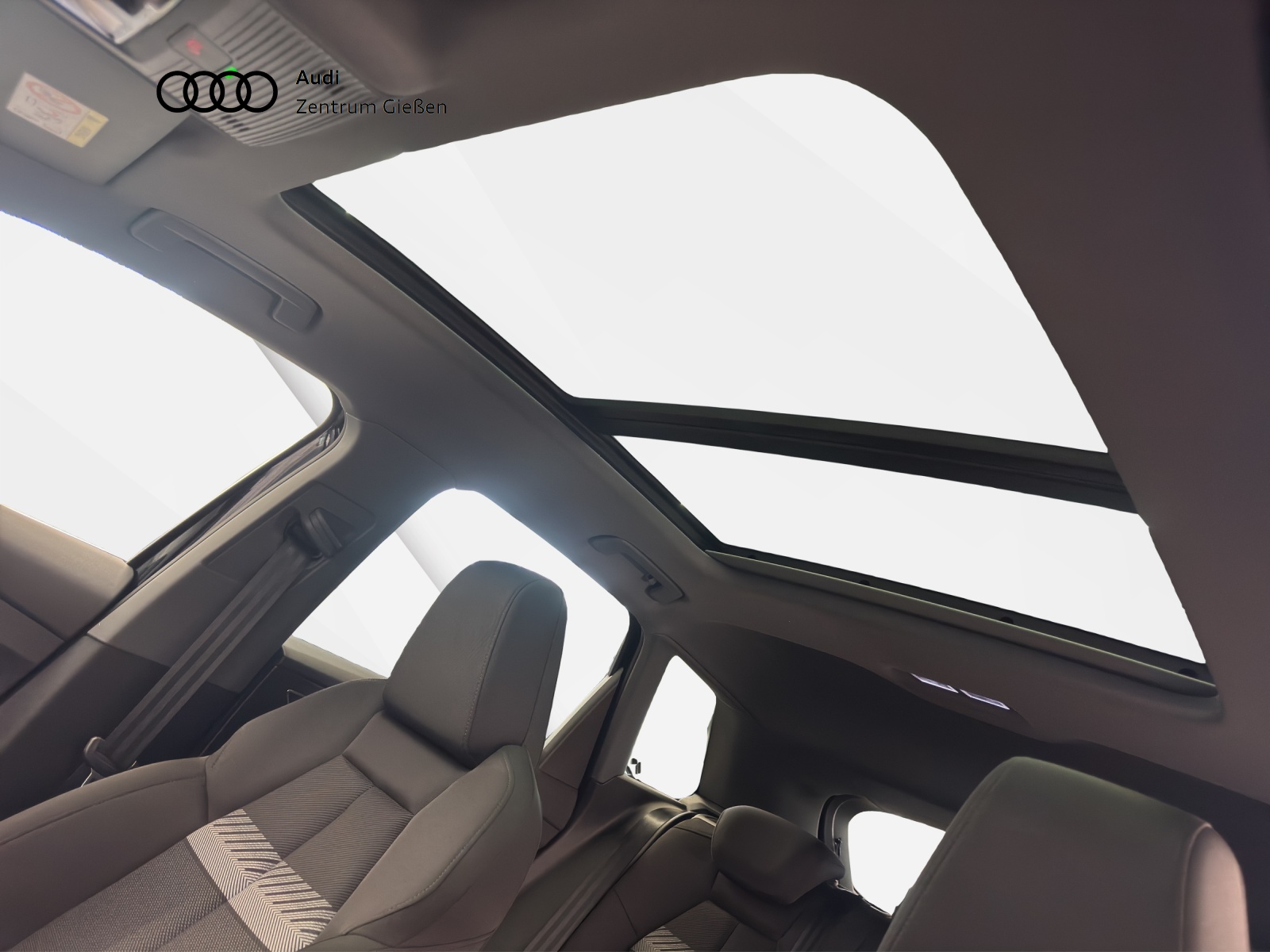 Q4 50 e-tron quattro S line Pano Matrix SONOS Navi Assistenzpaket Plus