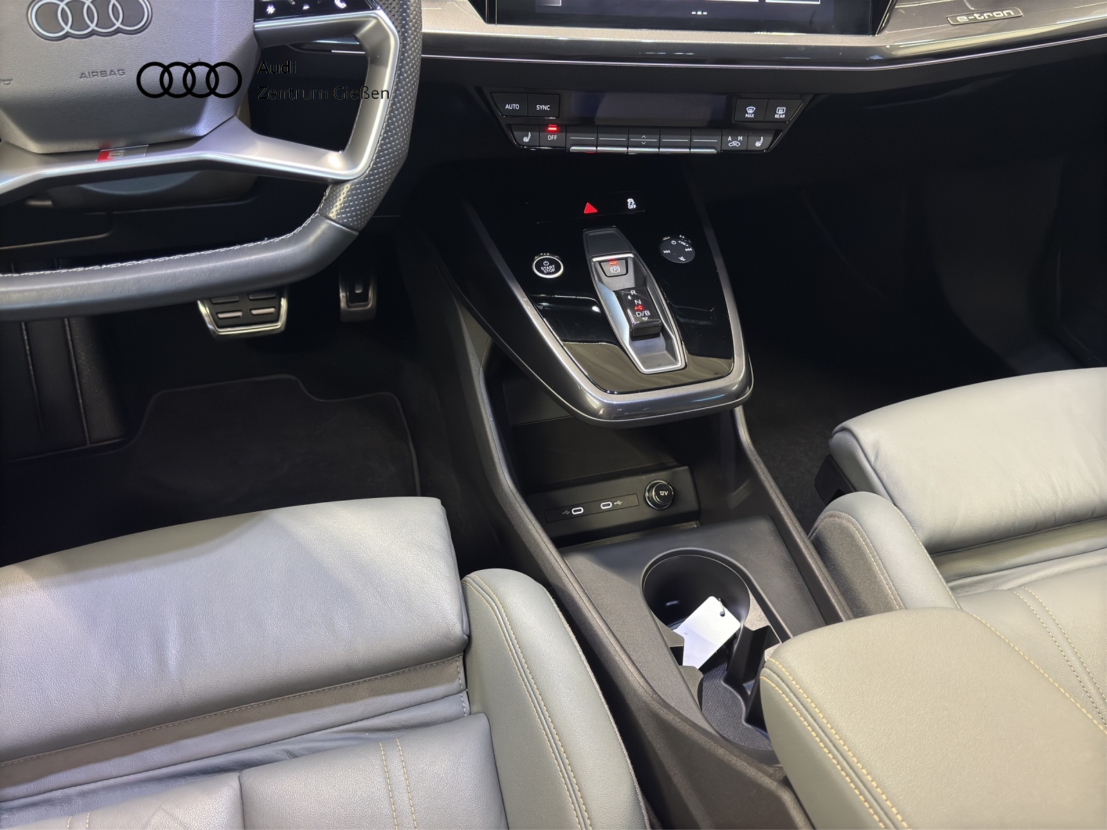 Q4 e-tron 40 S line edition one Matrix-LED