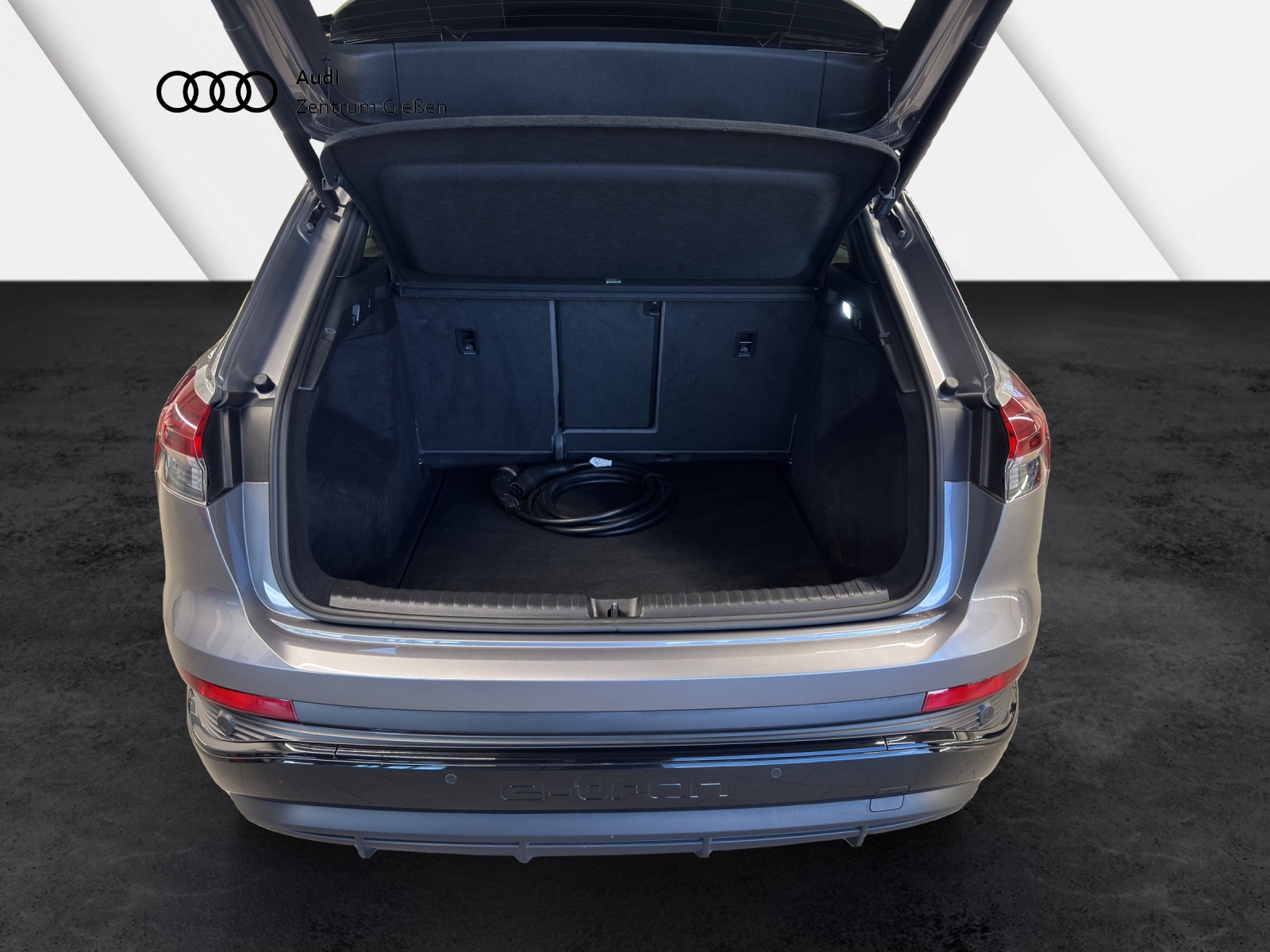 Q4 e-tron 40 S line edition one Matrix-LED