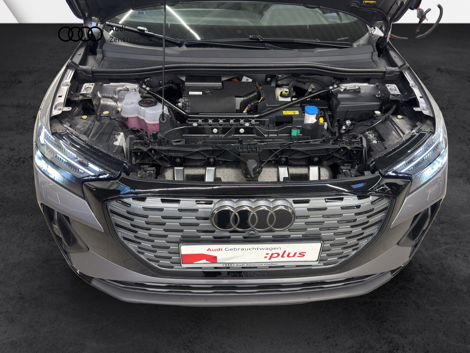 Q4 e-tron 40 S line edition one Matrix-LED