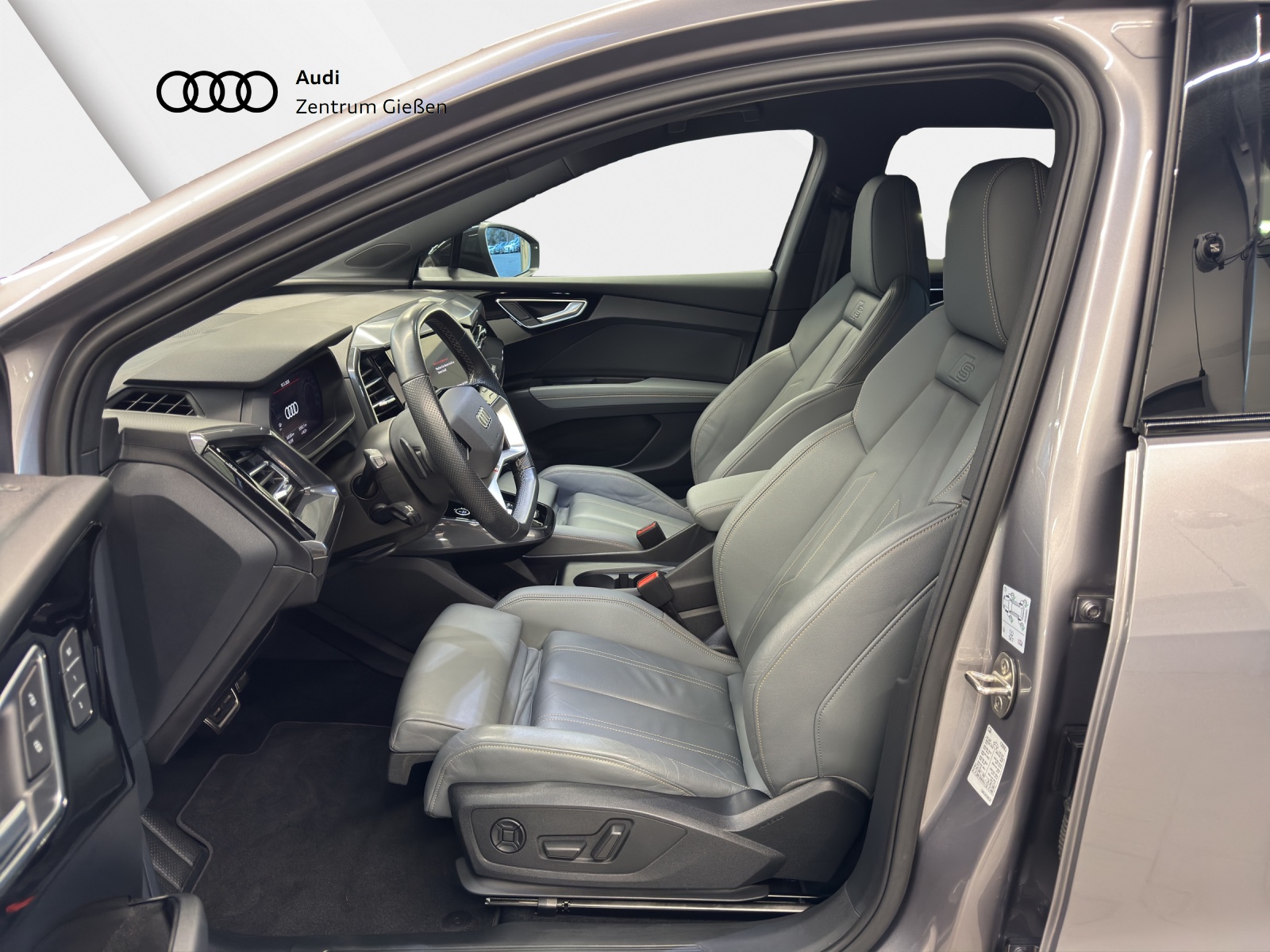 Q4 e-tron 40 S line edition one Matrix-LED