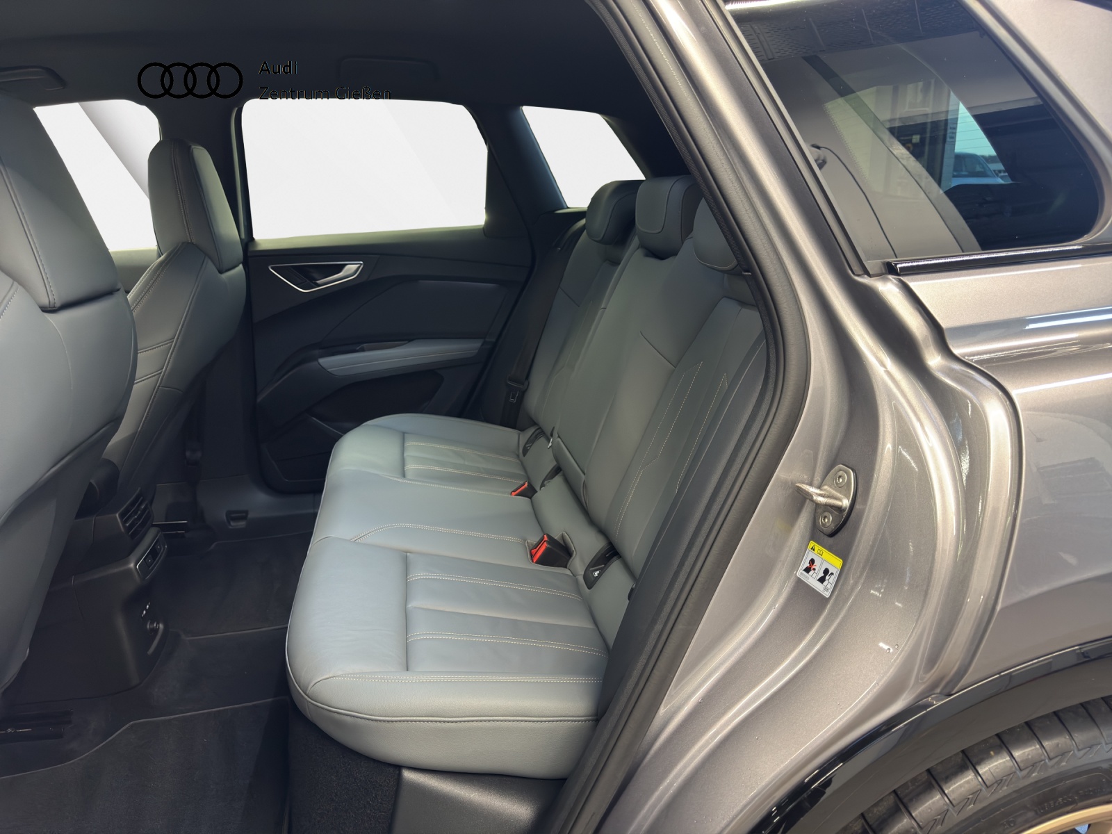 Q4 e-tron 40 S line edition one Matrix-LED